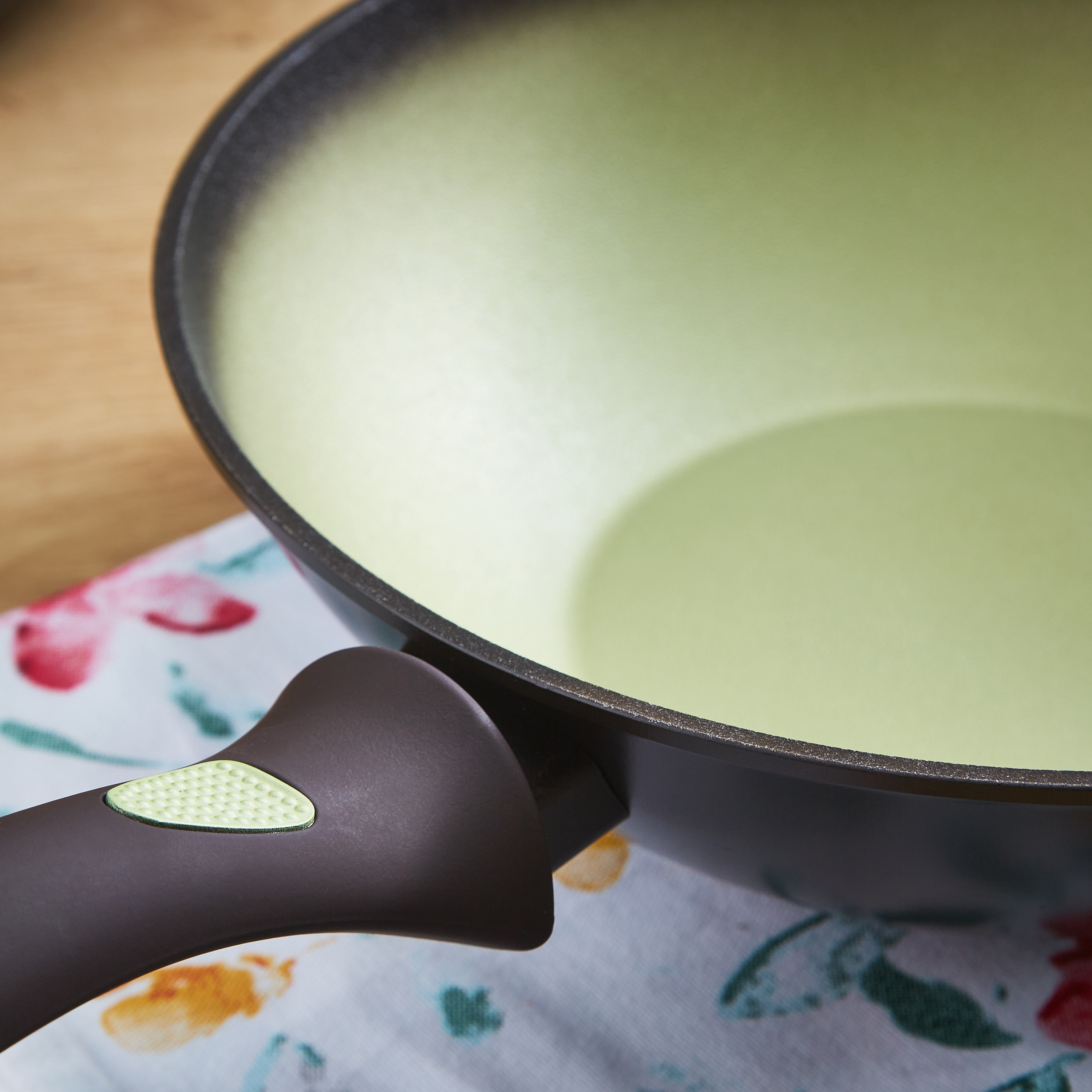 Feast Avocado Wok with Soft Grip Handle - 28 cm-hbxkitchen-kitchenware-foodpreparation-image-3