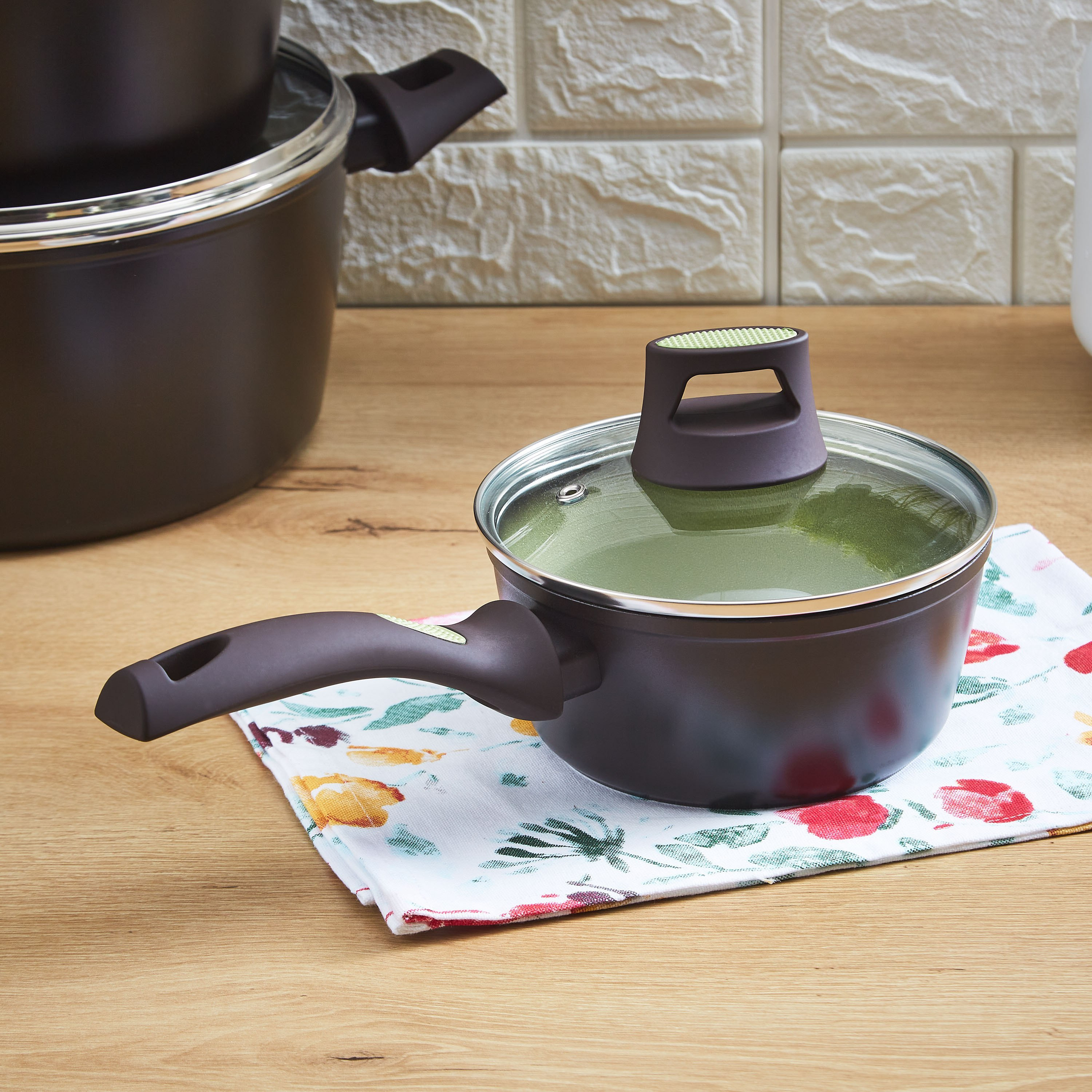 قدر صلصة بمقبض ناعم أفوكادو من فيست - 16 سم-hbxkitchen-kitchenware-foodpreparation-image-1