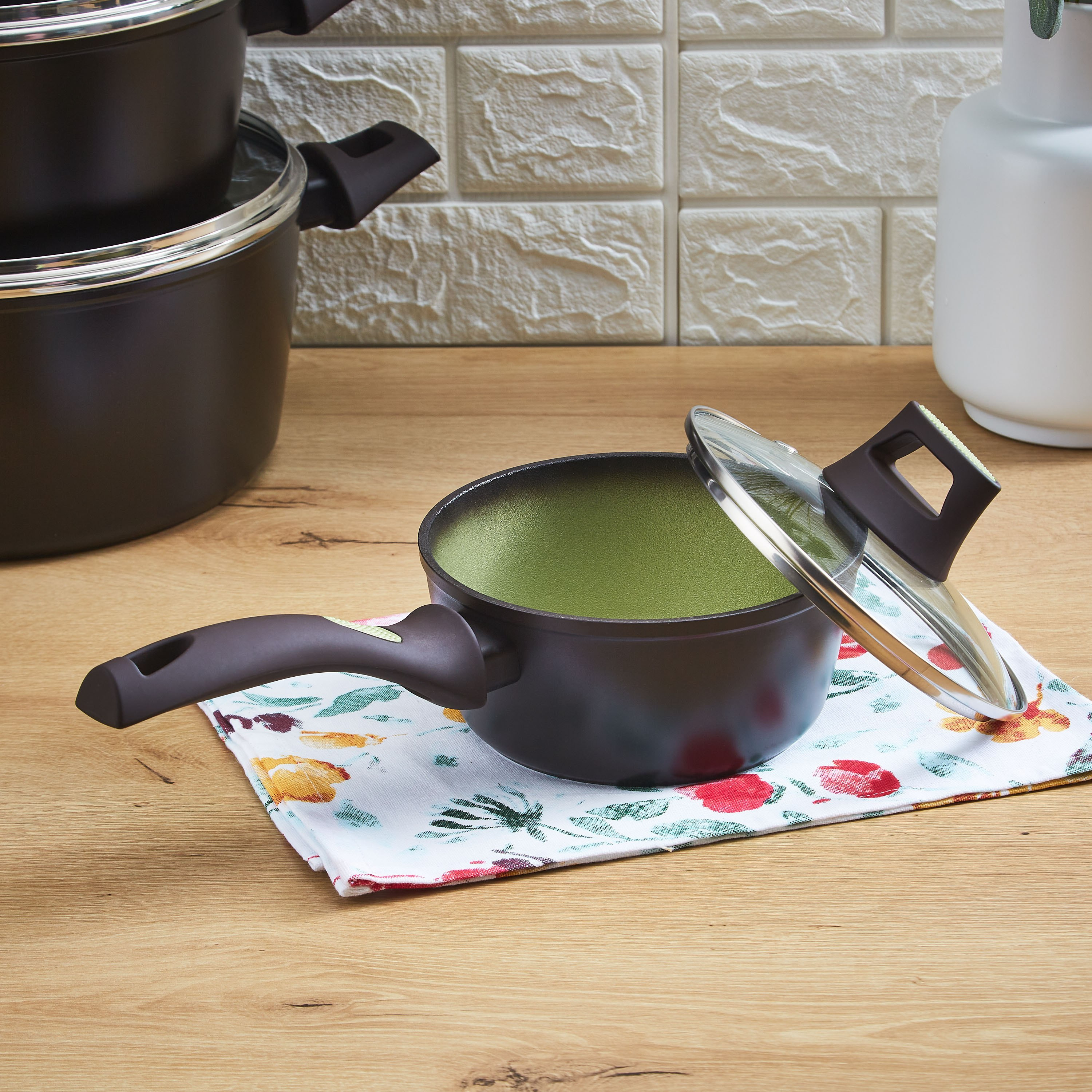 قدر صلصة بمقبض ناعم أفوكادو من فيست - 16 سم-hbxkitchen-kitchenware-foodpreparation-image-2