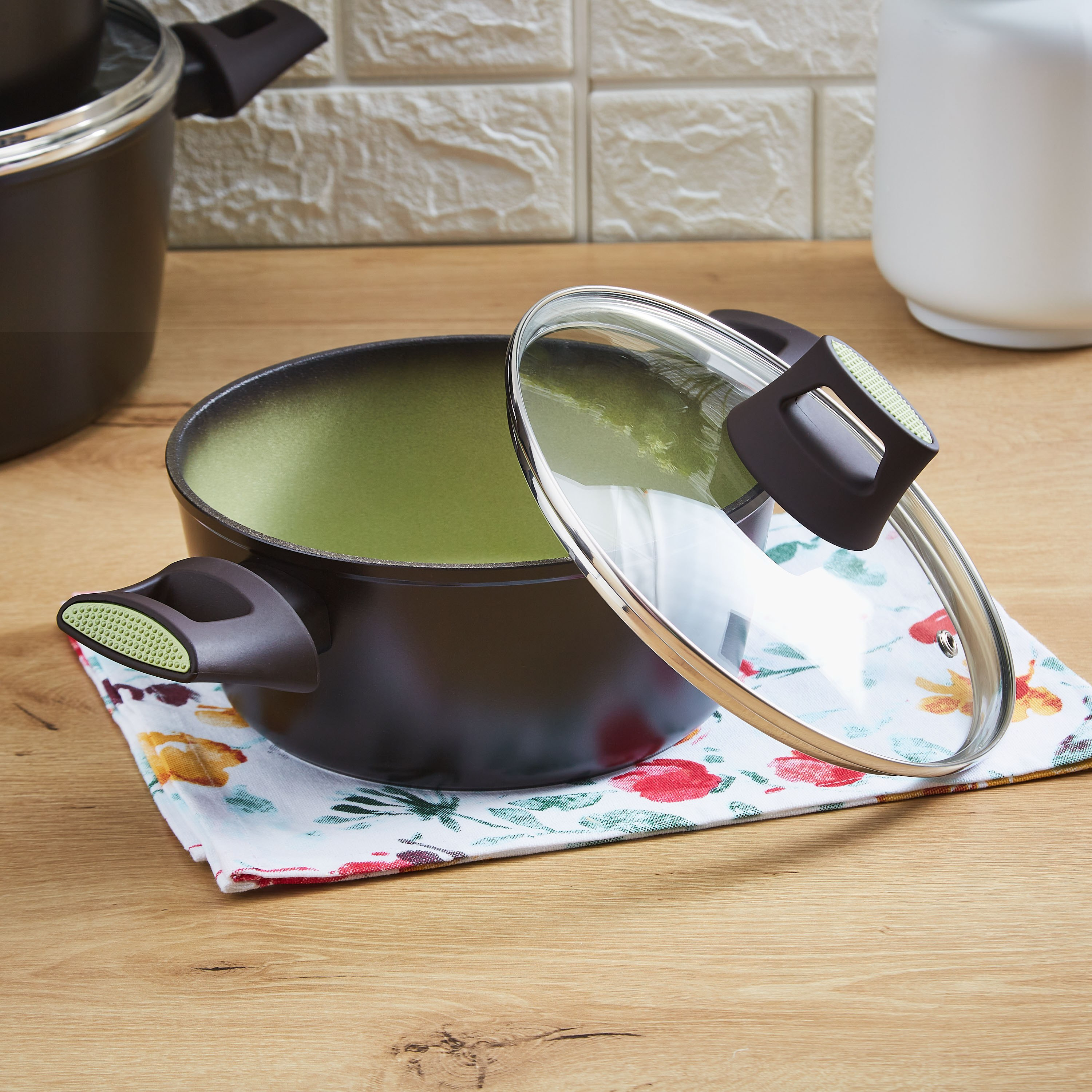 Feast Avocado Casserole with Soft Grip Handle - 20 cm-hbxkitchen-kitchenware-foodpreparation-image-2
