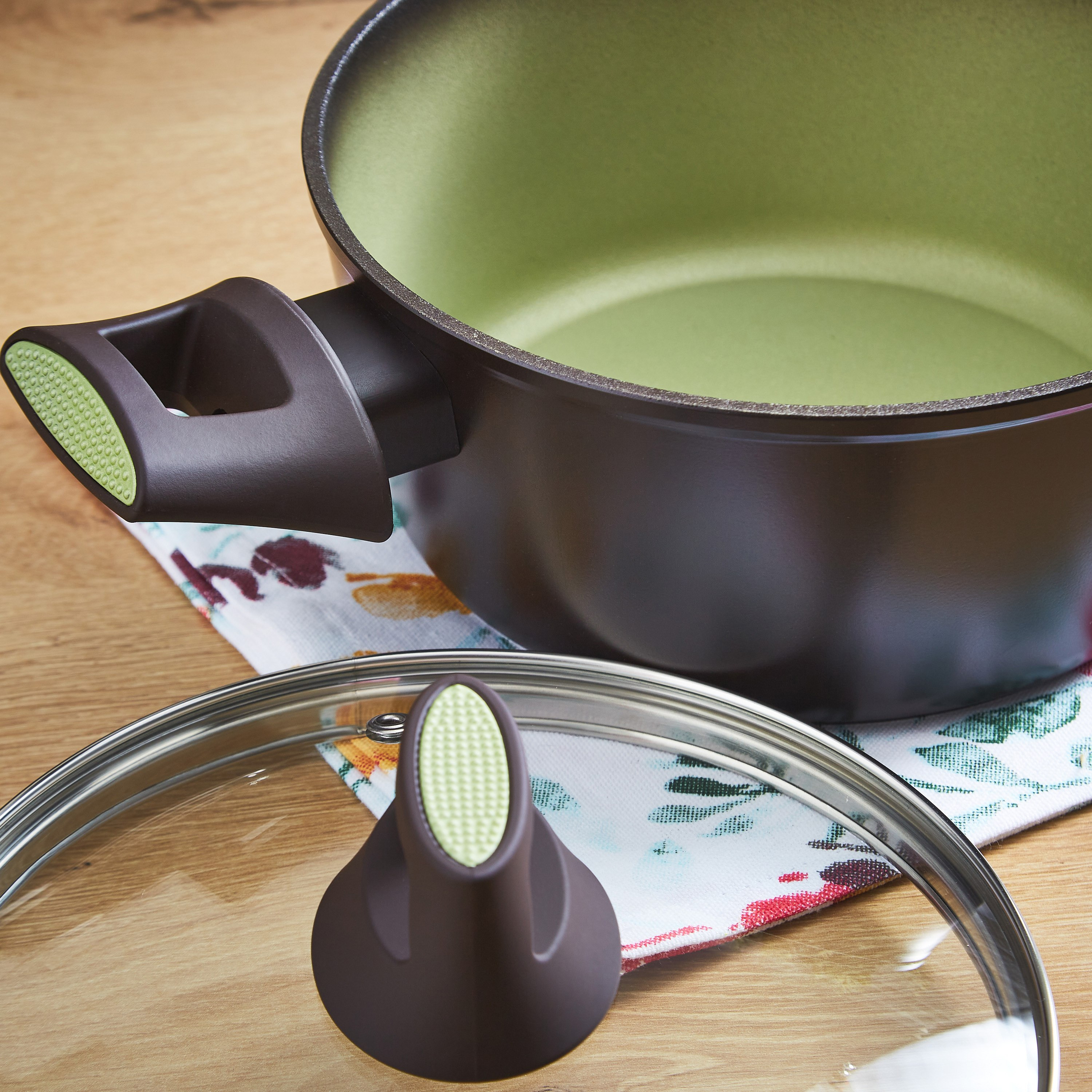 Feast Avocado Casserole with Soft Grip Handle - 20 cm-hbxkitchen-kitchenware-foodpreparation-image-3