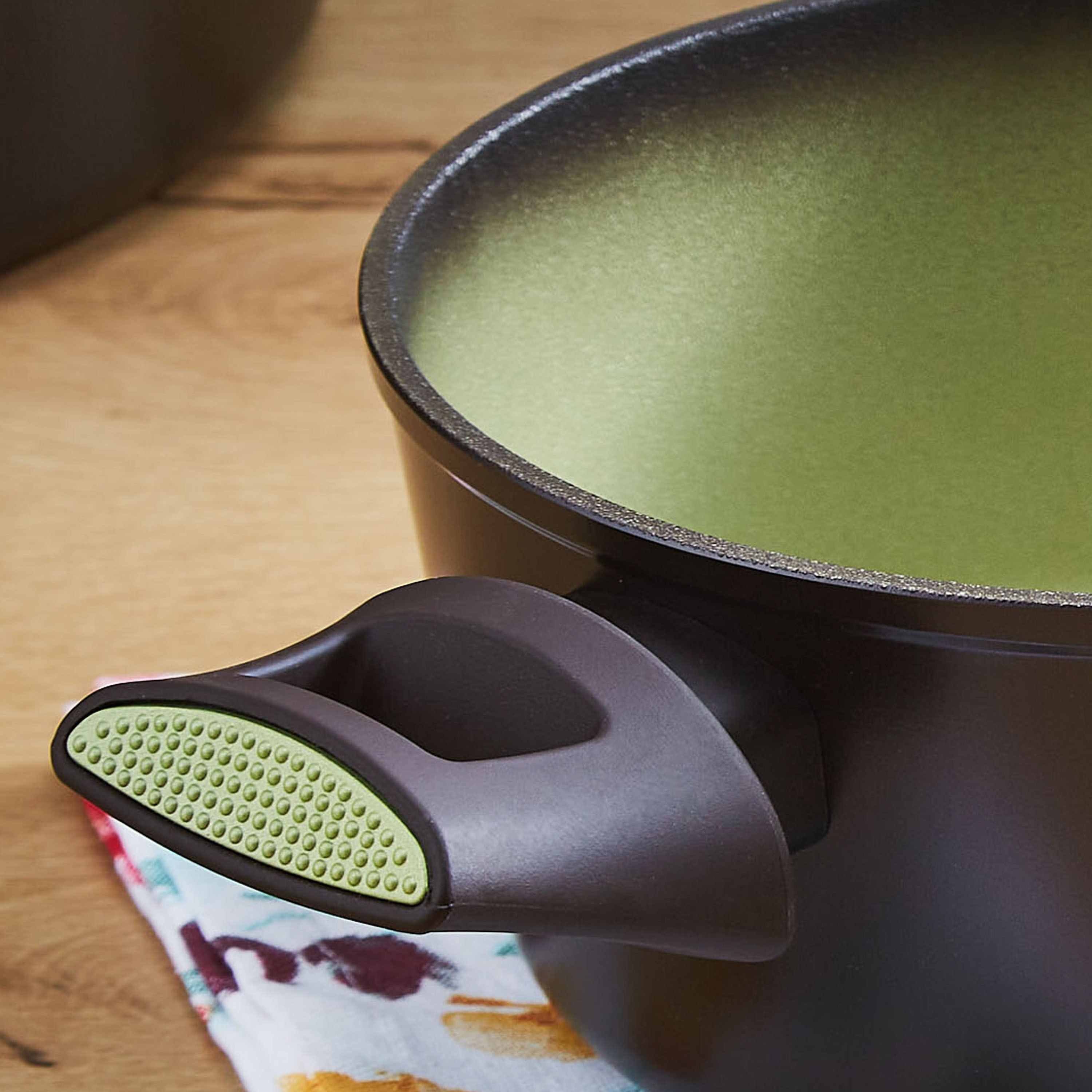 Feast Avocado Casserole with Soft Grip Handle - 20 cm-hbxkitchen-kitchenware-foodpreparation-image-5
