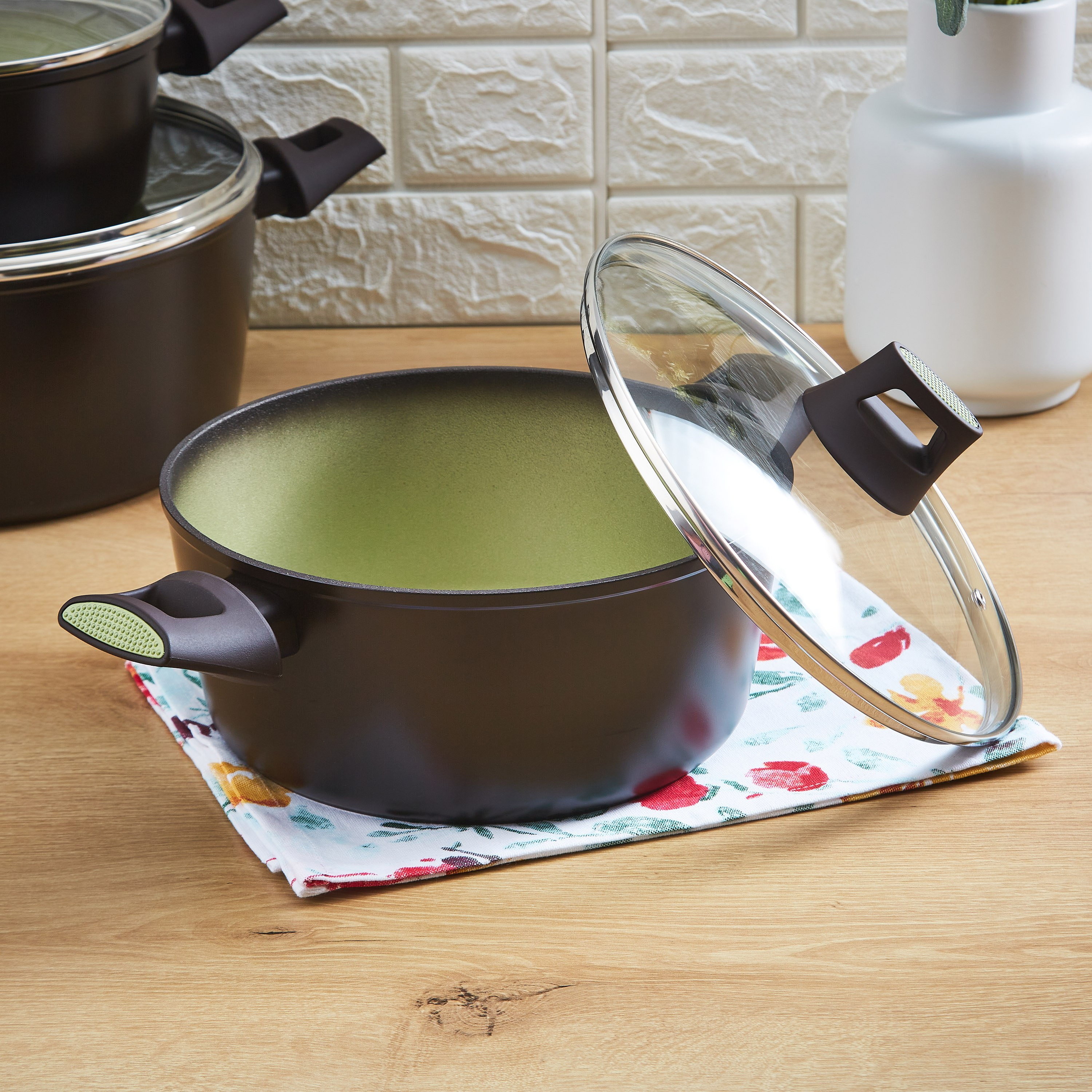كسرولة بمقابض ناعمة من فيست أفوكادو - 24 سم-hbxkitchen-kitchenware-foodpreparation-image-2