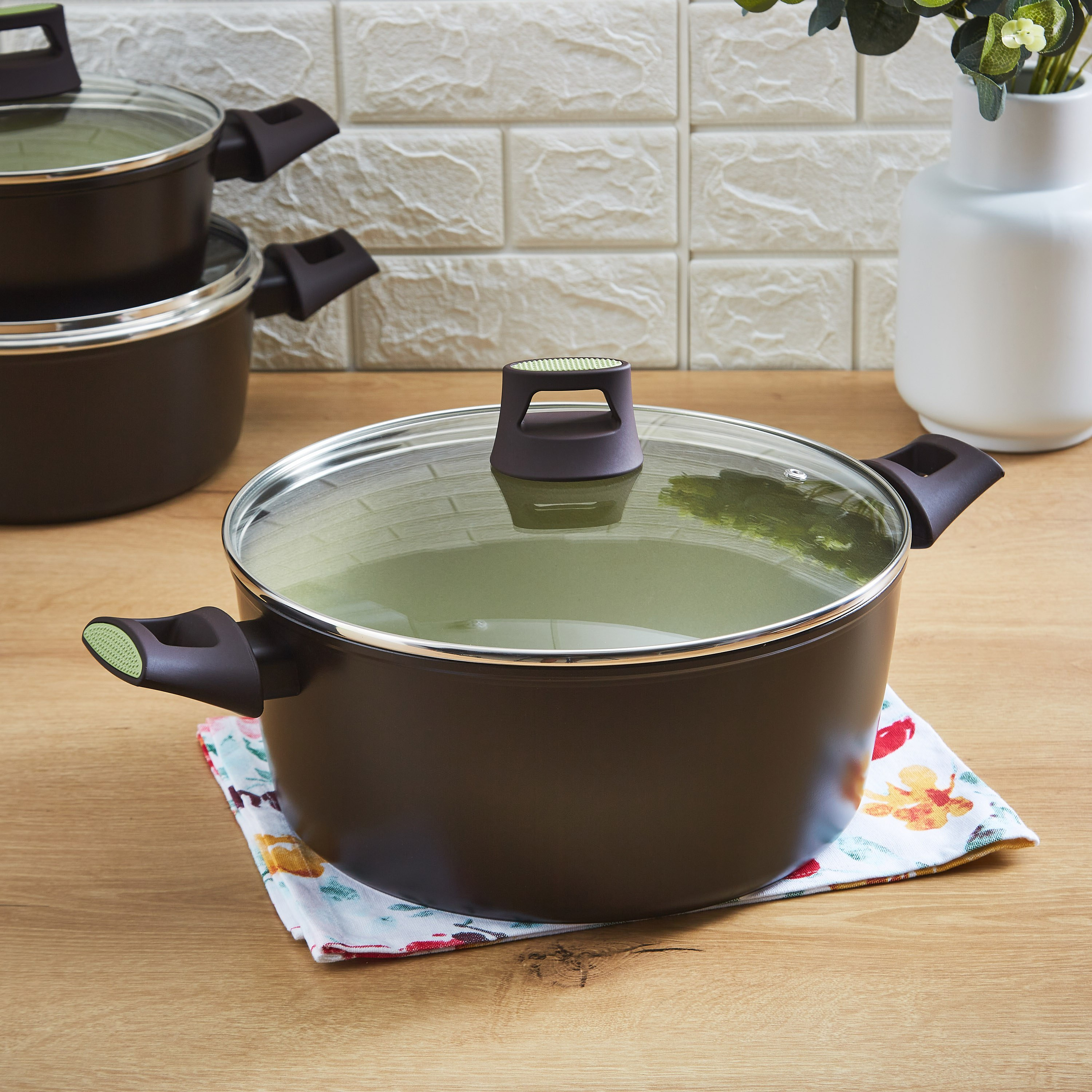 كسرولة بمقابض ناعمة أفوكادو من فيست - 28 سم-hbxkitchen-kitchenware-foodpreparation-image-1