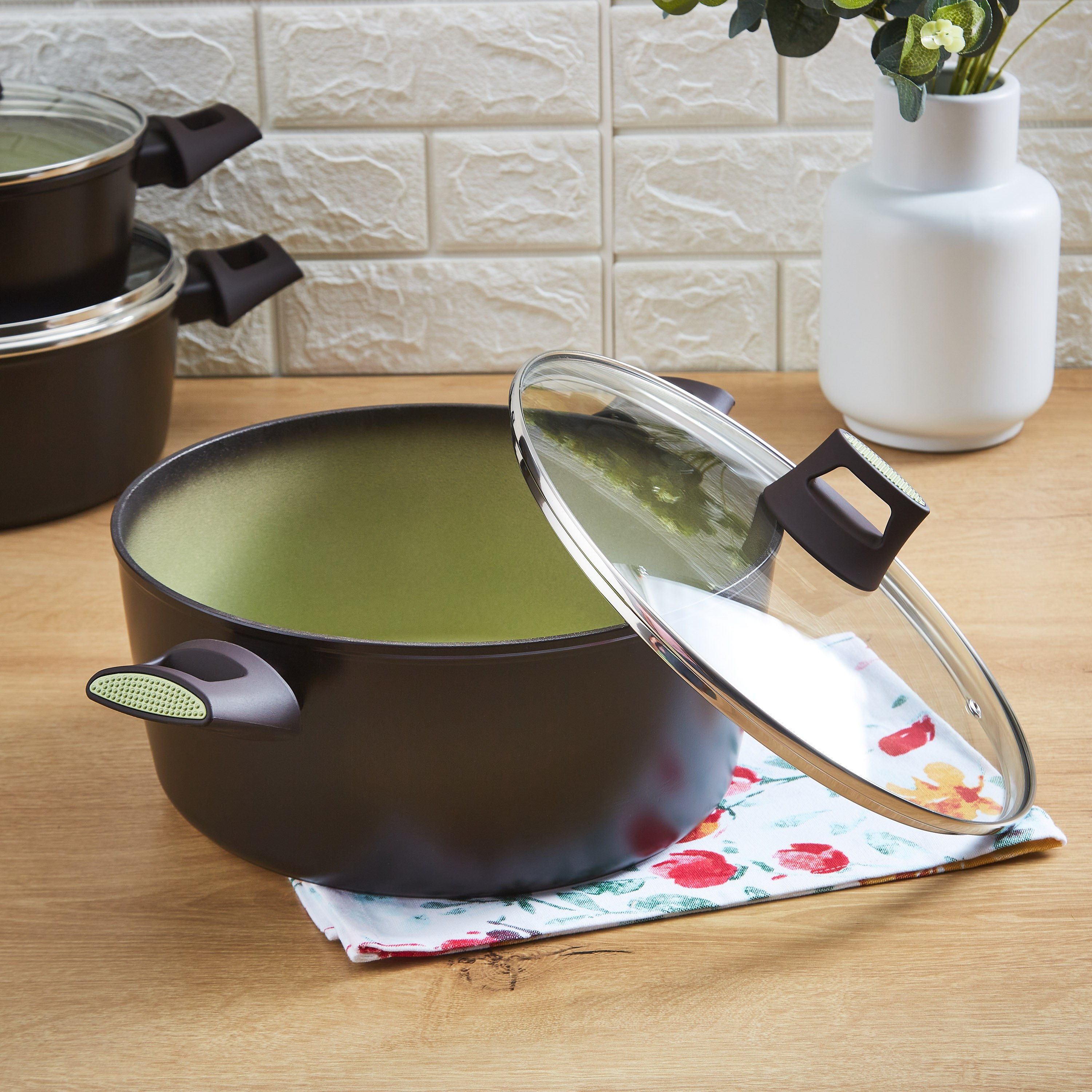 كسرولة بمقابض ناعمة أفوكادو من فيست - 28 سم-hbxkitchen-kitchenware-foodpreparation-image-2