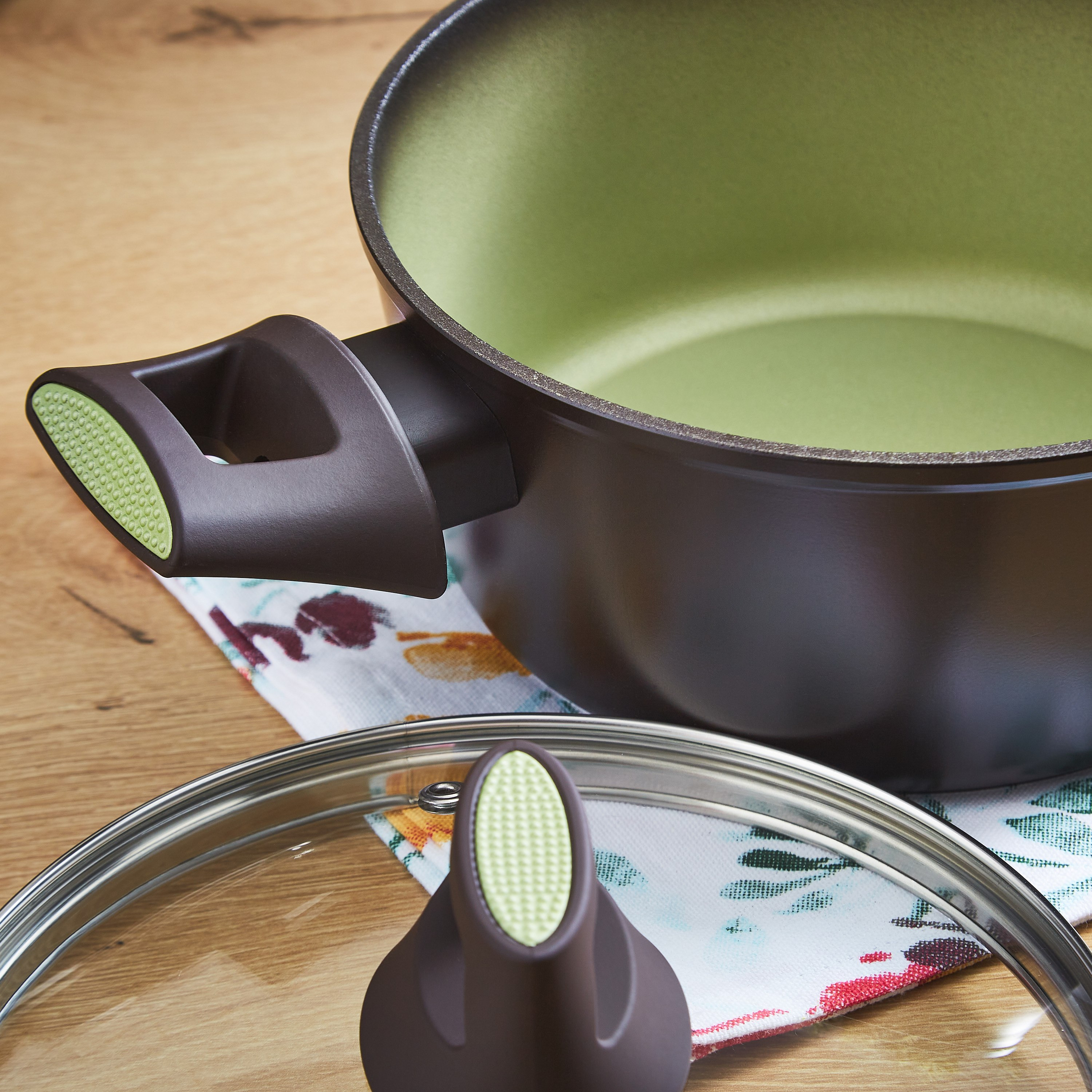 كسرولة بمقابض ناعمة أفوكادو من فيست - 28 سم-hbxkitchen-kitchenware-foodpreparation-image-4