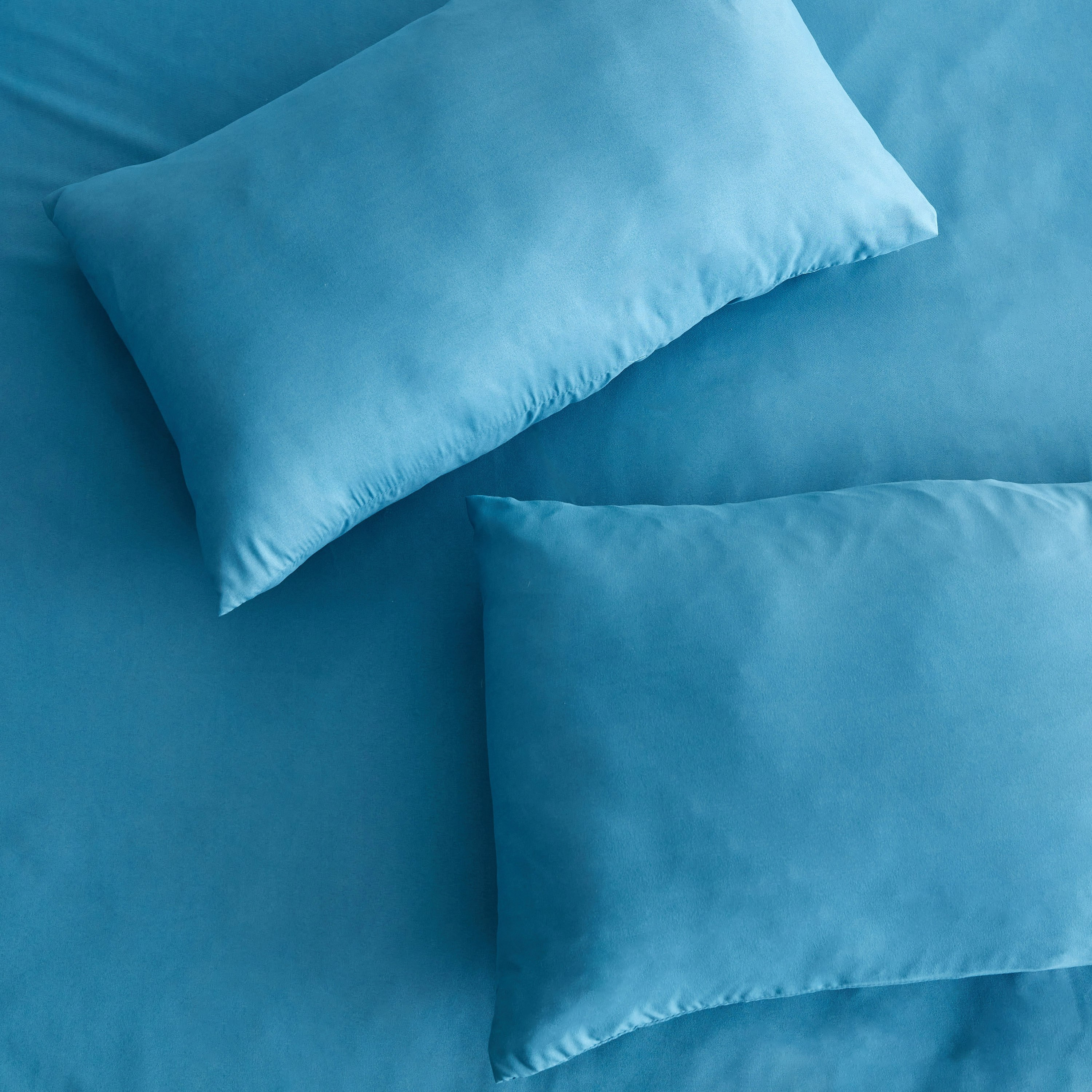 طقم غطاء وسادة ألياف دقيقة سادة من ديربي - 45x75 سم-hbxhomeware-hbxbedroom-image-3
