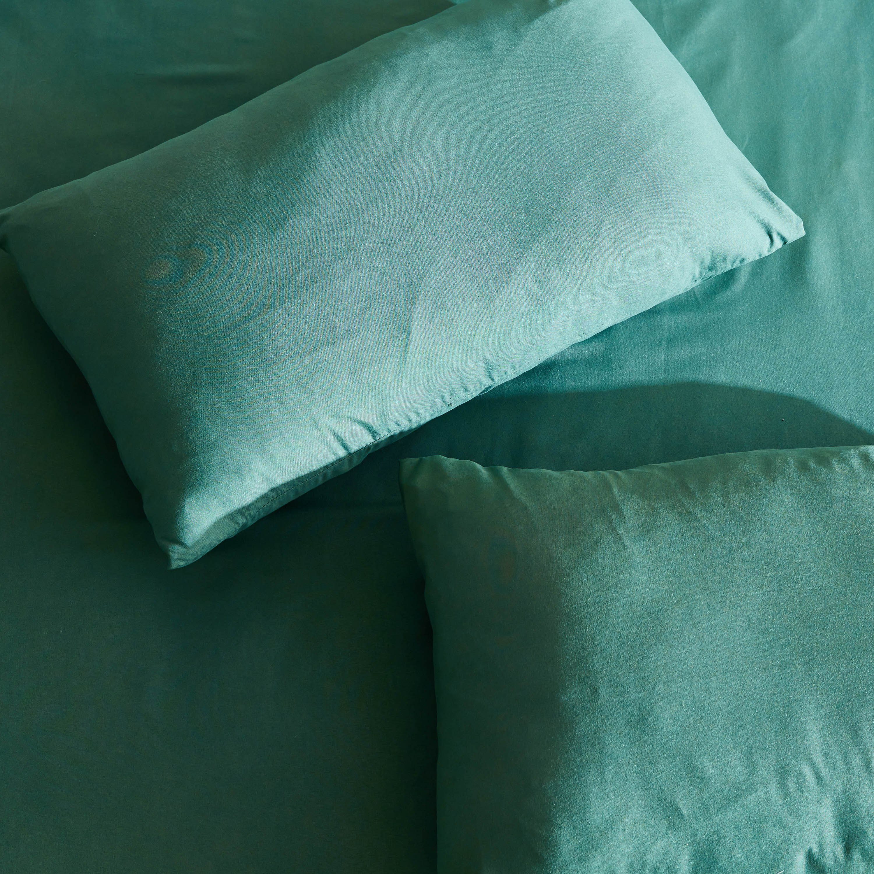 طقم غطاء وسادة ألياف دقيقة سادة من ديربي - 45x75 سم-hbxhomeware-hbxbedroom-image-3