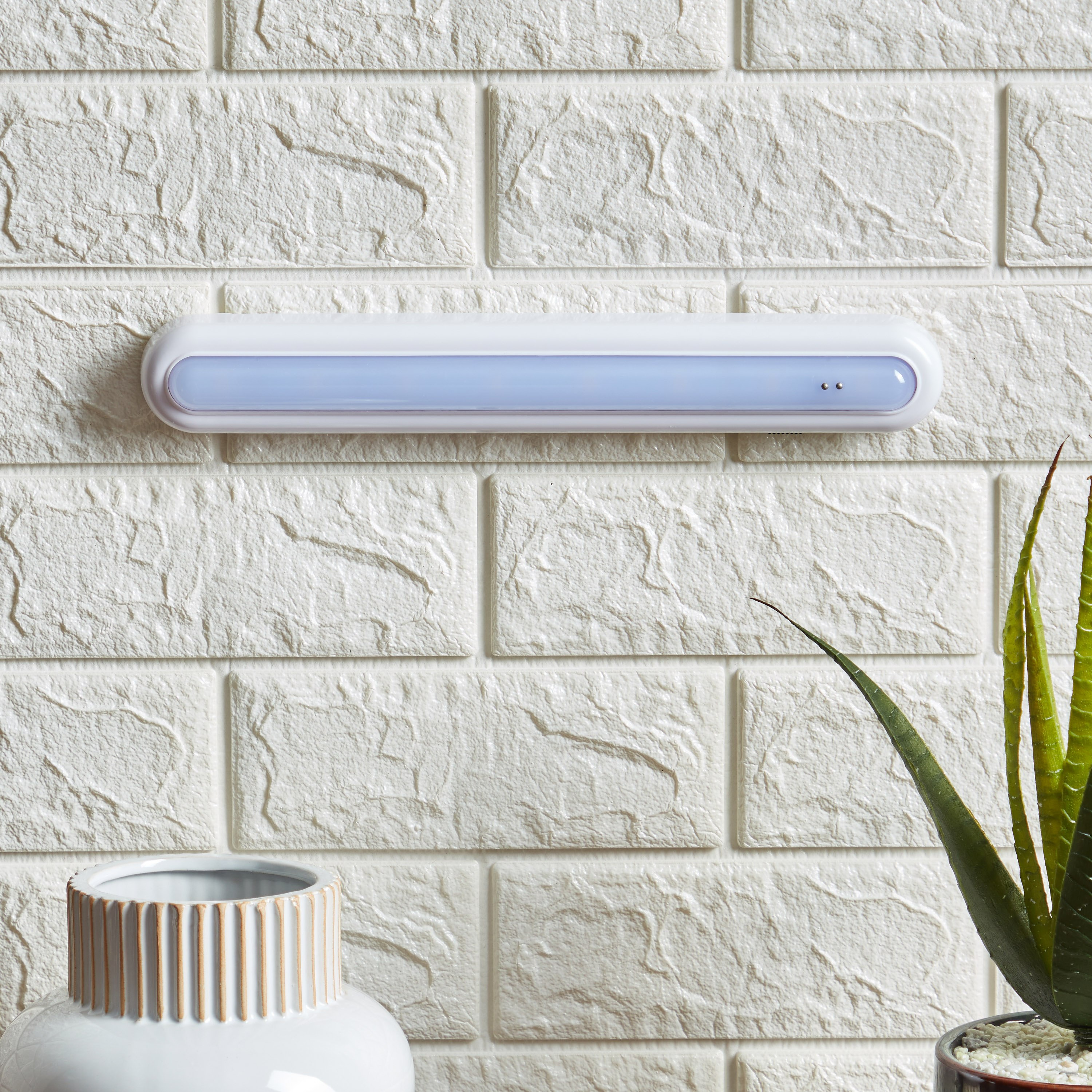 مصباح إل إي دي قابل لإعادة الشحن يعمل باللمس مع خزانة قابلة للتثبيت-hbxbedroom-lighting-lightingaccessories-image-1