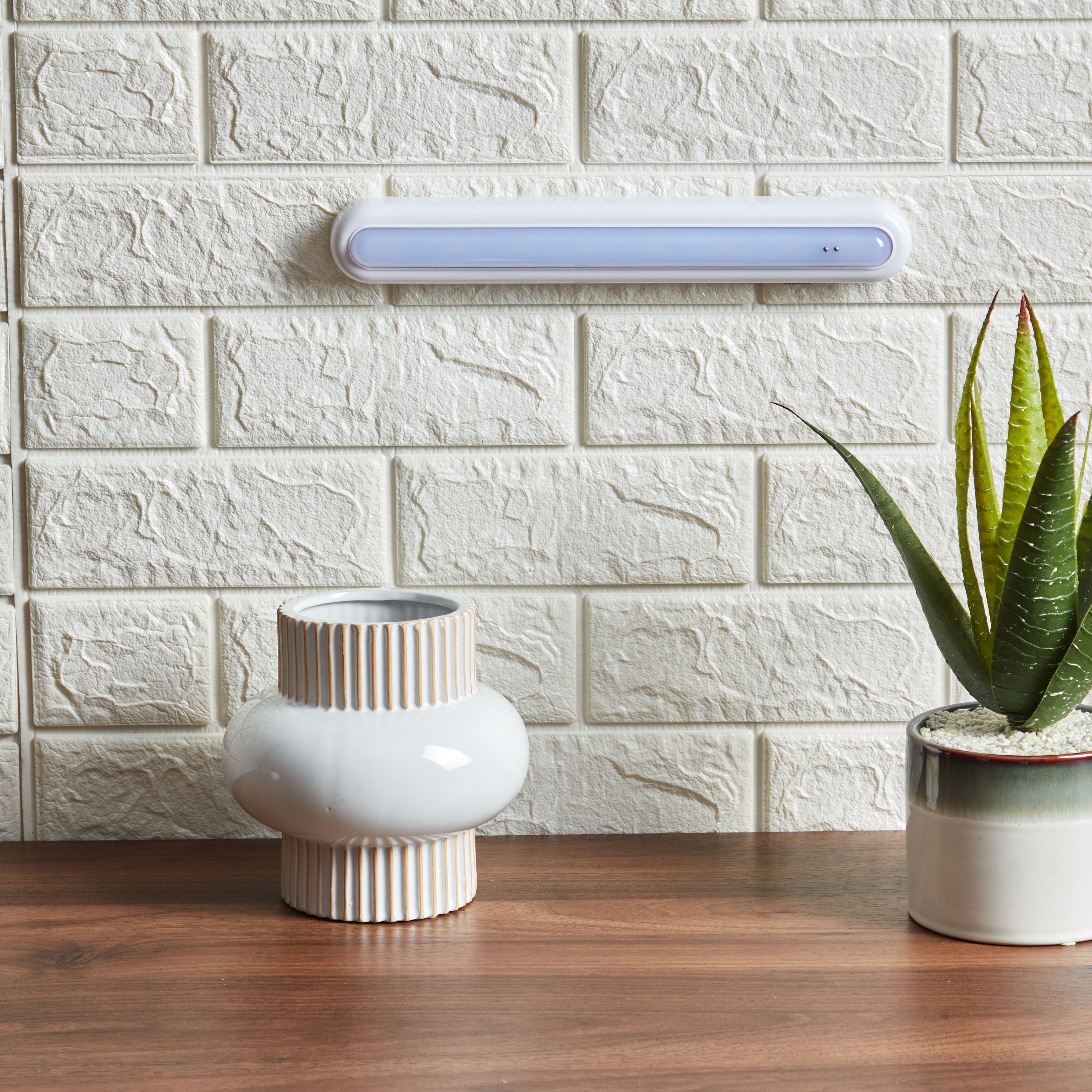مصباح إل إي دي قابل لإعادة الشحن يعمل باللمس مع خزانة قابلة للتثبيت-hbxbedroom-lighting-lightingaccessories-image-4