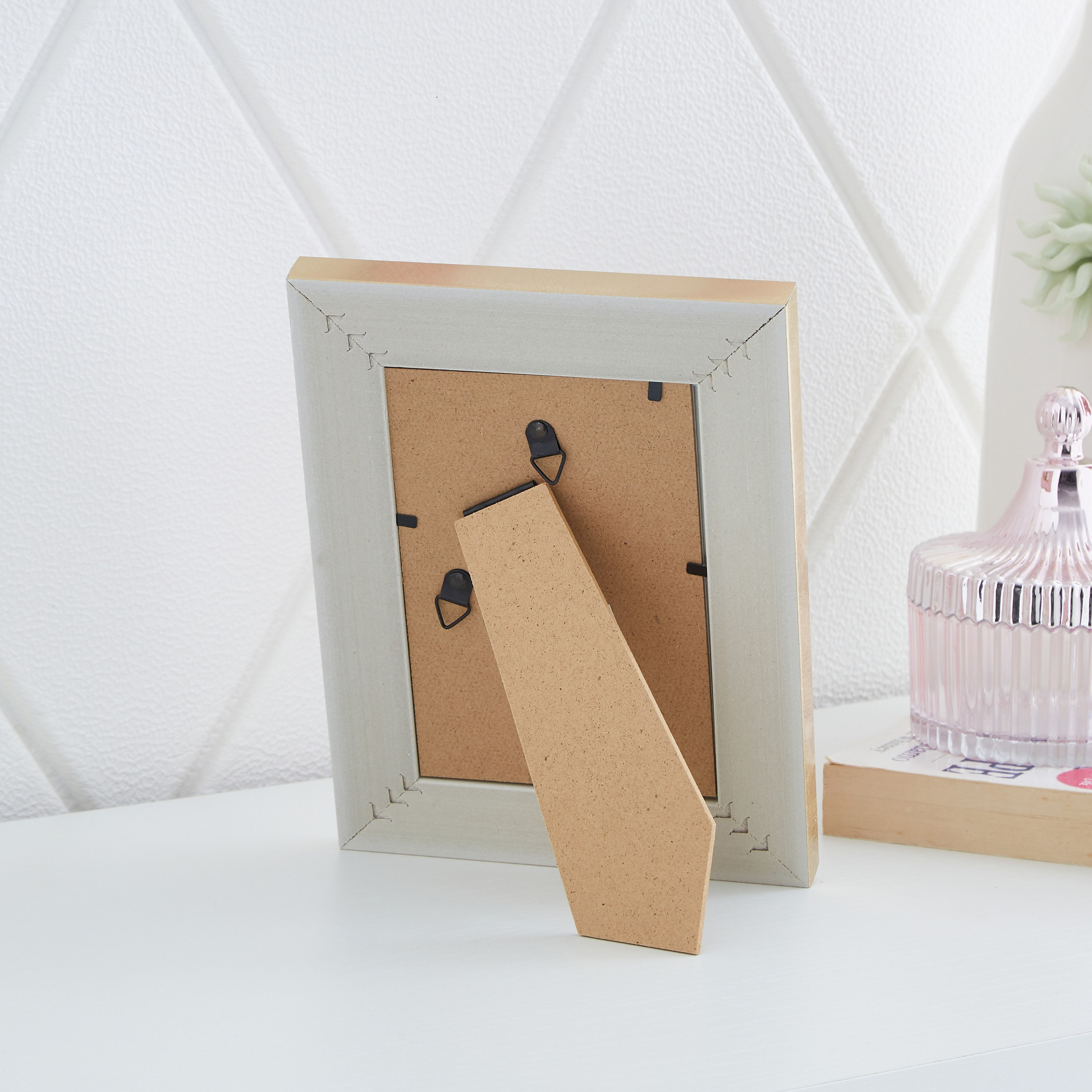 Lia Velvet Photo Frame - 17x2x22 cm-hbxbedroom-decorandaccessories-photoframes-image-2