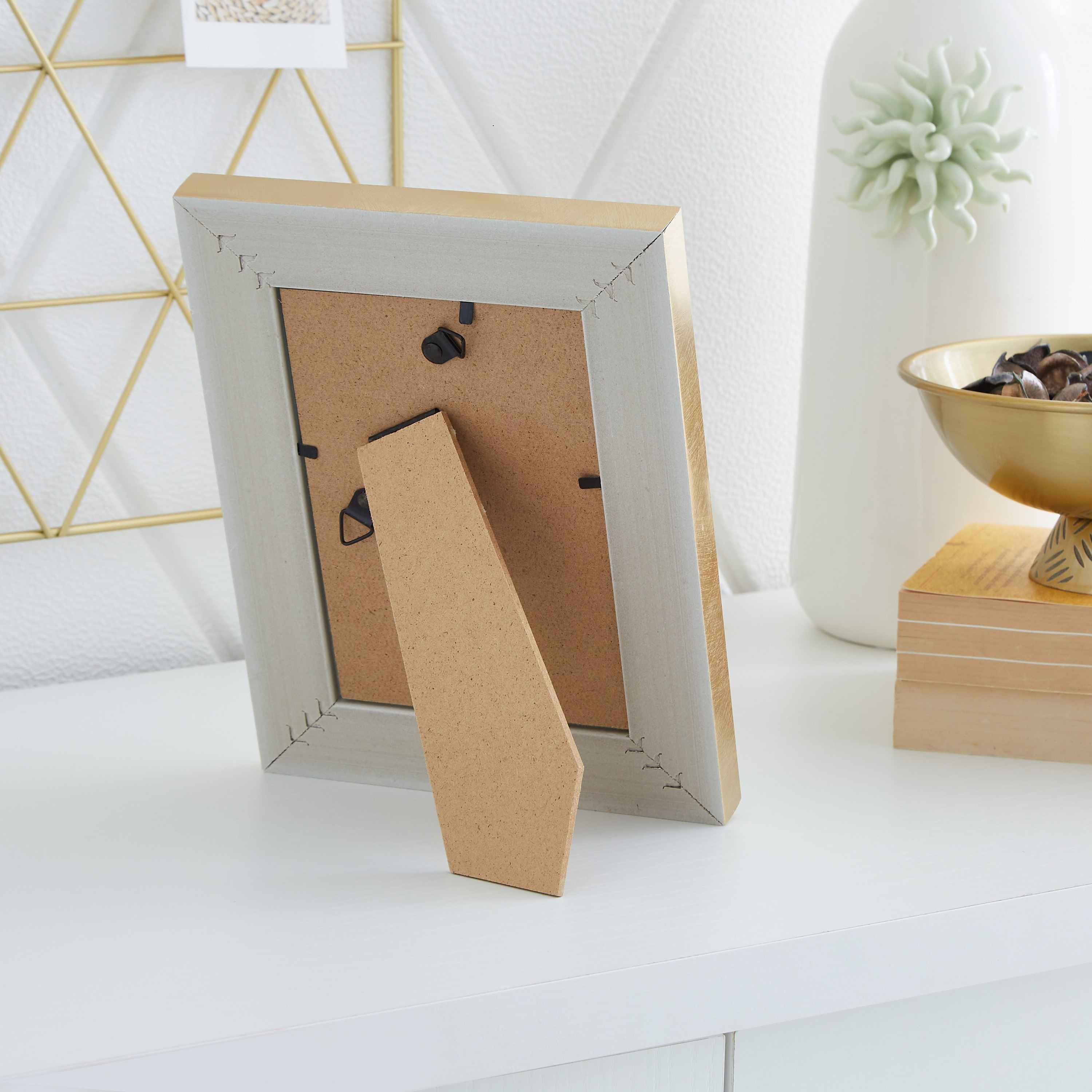 برواز صور مخملي من ليا - 17x2x22  سم-hbxbedroom-decorandaccessories-photoframes-image-2