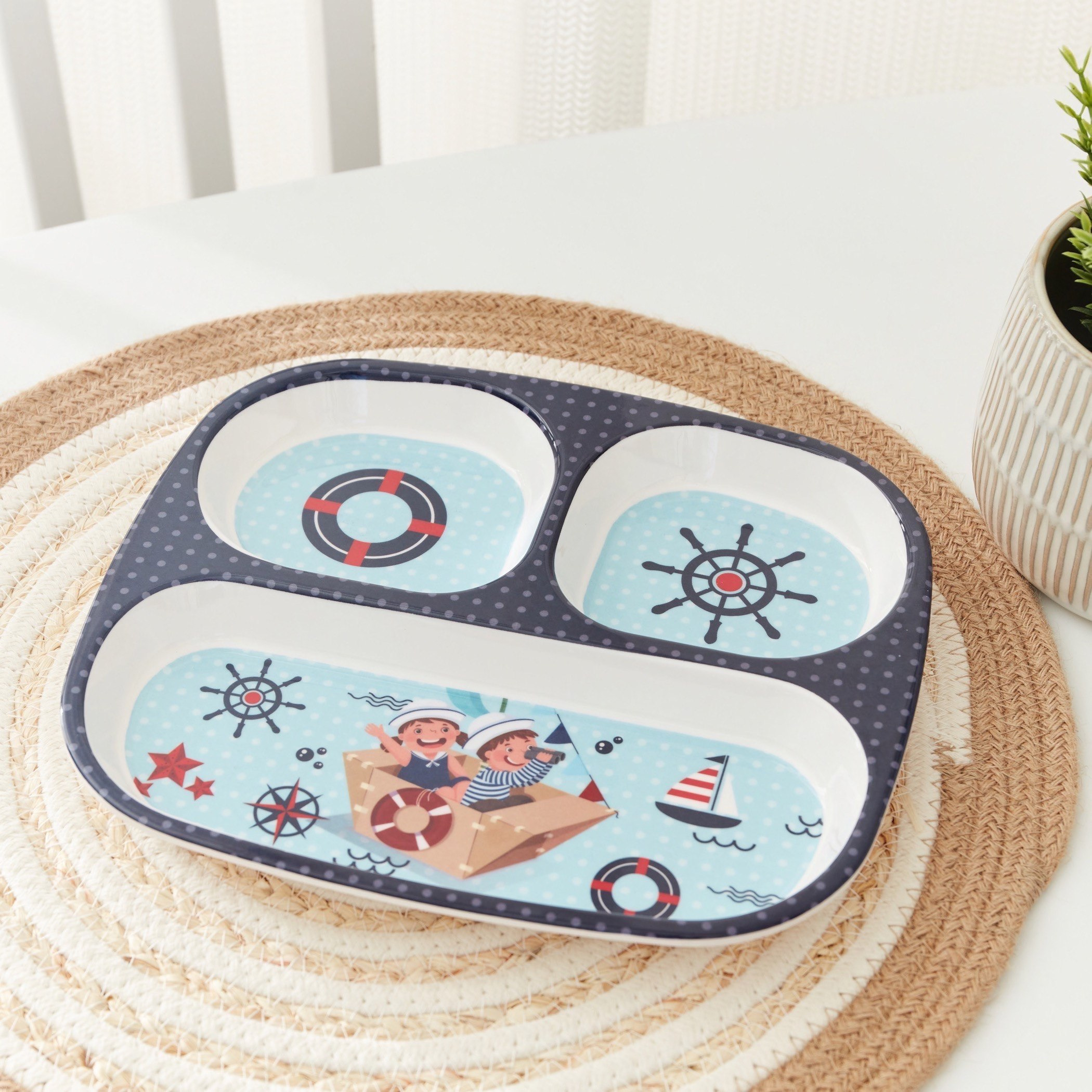 صحن مستطيل ثلاثي الأقسام بتصميم بحّار من ترينيتي- 24x21.5 سم-hbxhomeware-hbxkidsandyouth-image-1