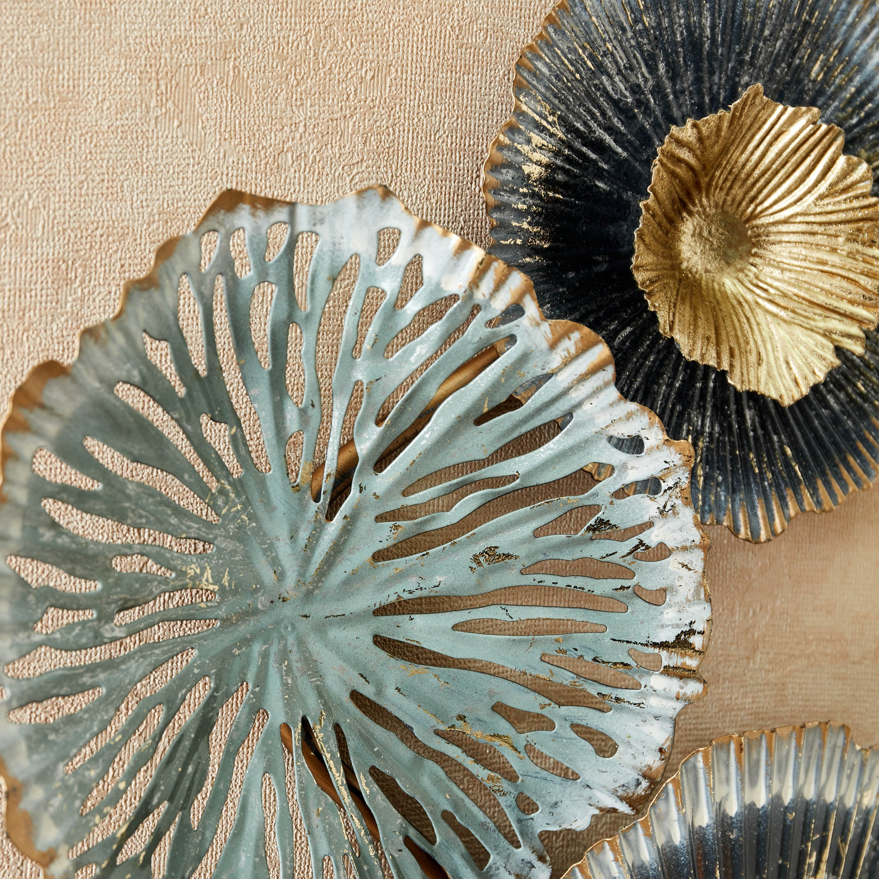 Iris Metal Flowers in Bloom Wall Art - 36x6x65 cm-hbxdiningroom-walldecor-wallart-image-4