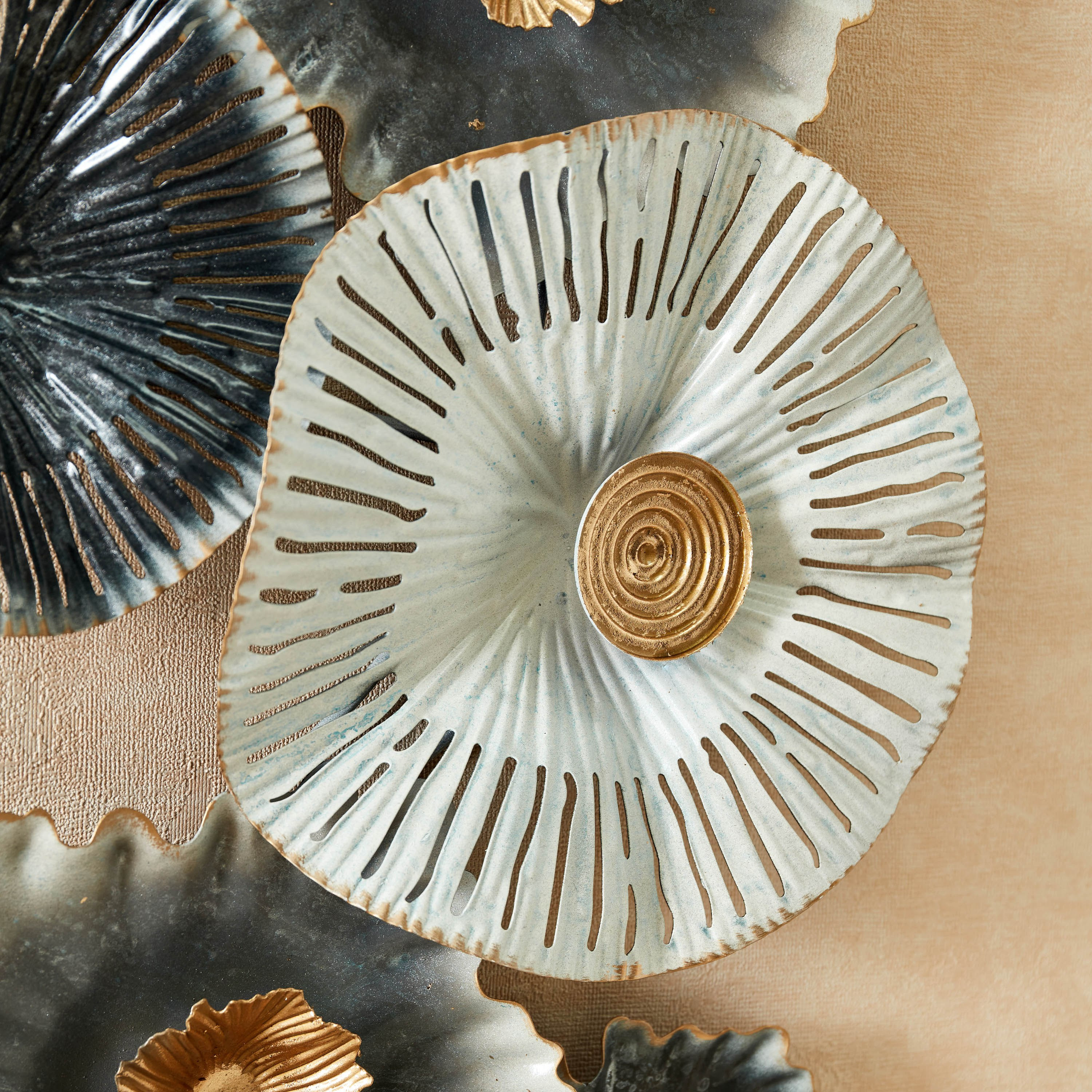 Iris Metal Flowers on Circle Wall Art - 38x4x67 cm-hbxdiningroom-walldecor-wallart-image-3