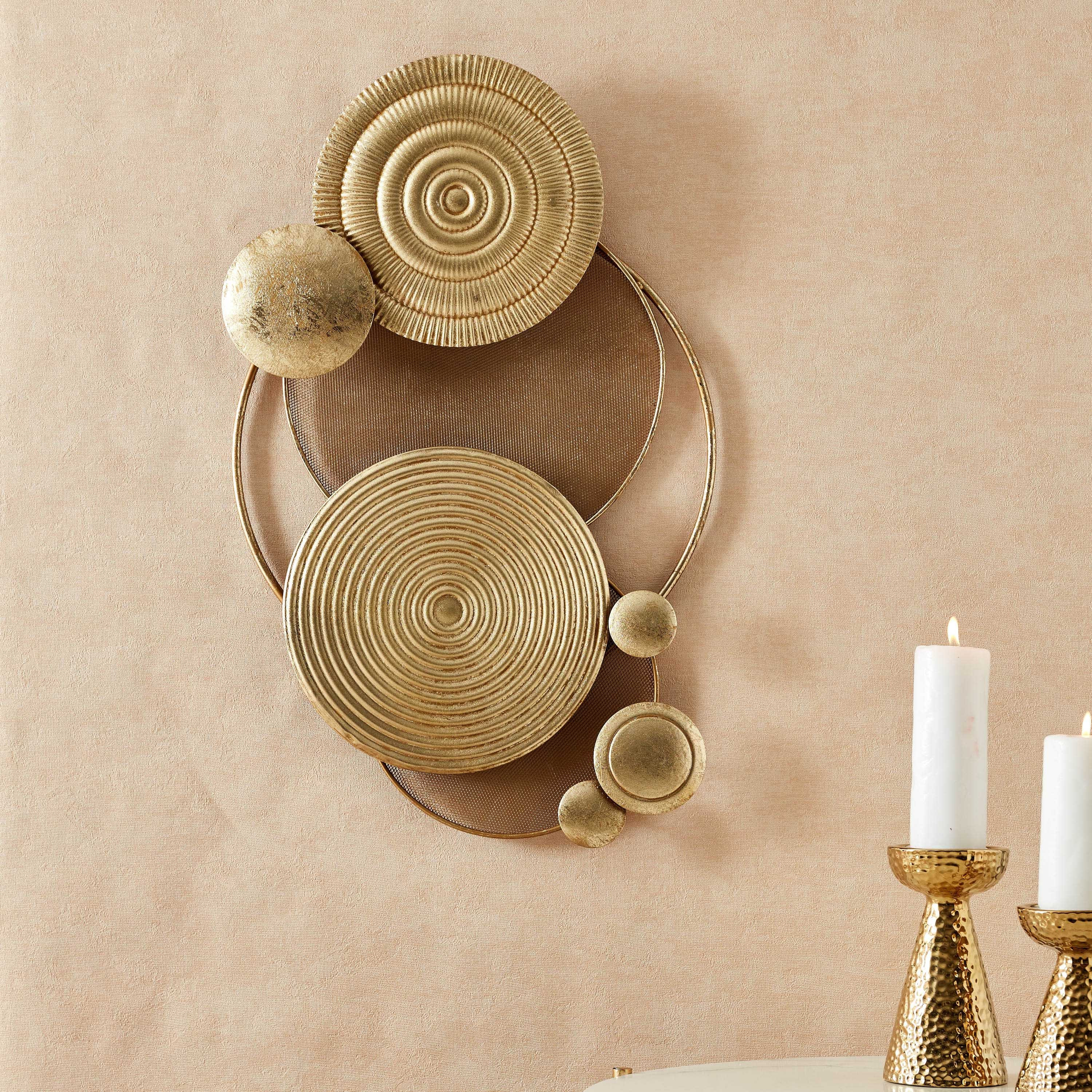 زينة حائط بارزة الملمس معدنية بتصميم دوائر متكررة من آريس - 71x6x43 سم-hbxdiningroom-walldecor-wallart-image-1