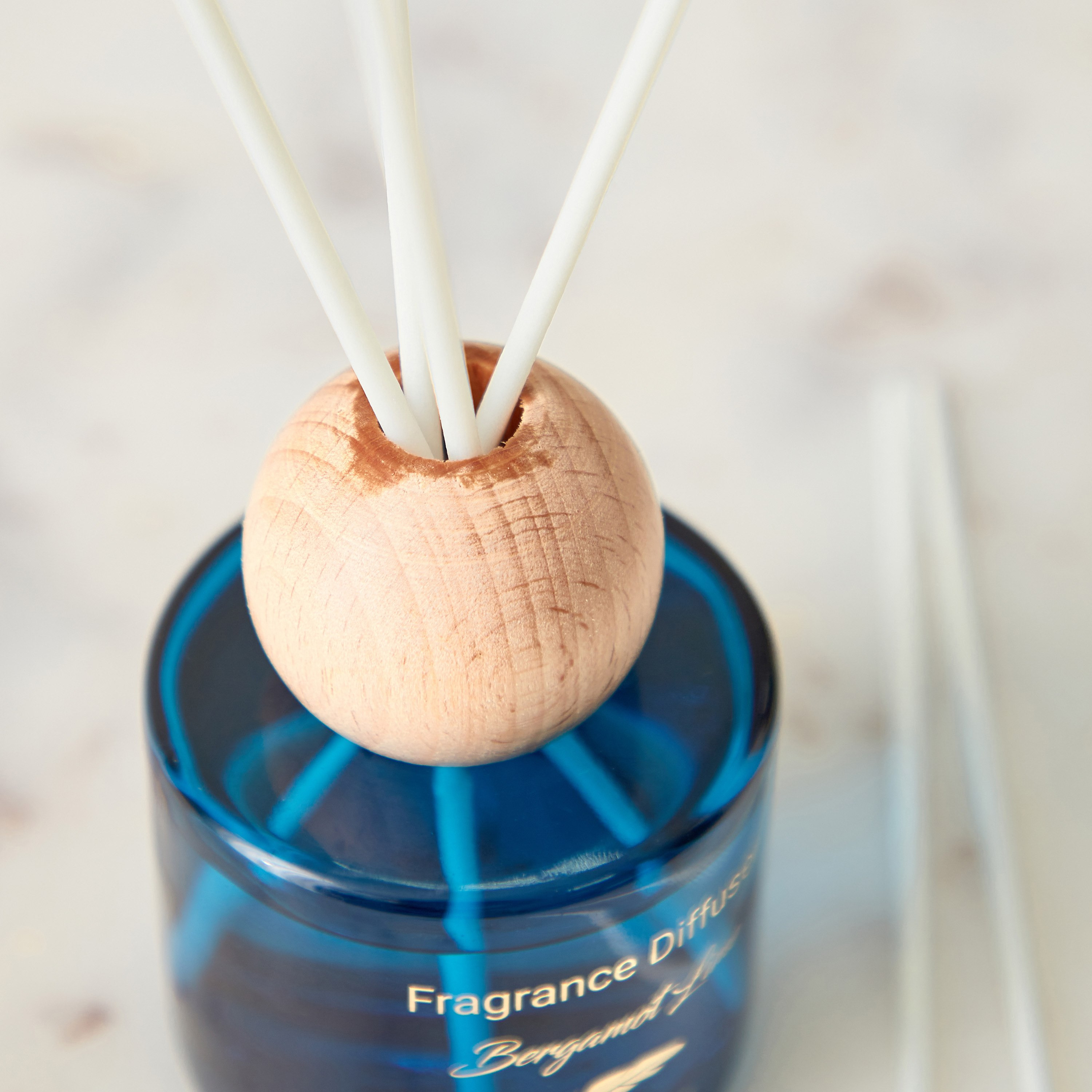 طقم موزع عطور برائحة الليمون والبرغموت من جلاديس ناتشورال لايف - 80 مل-hbxbedroom-homefragrance-diffusers-image-2