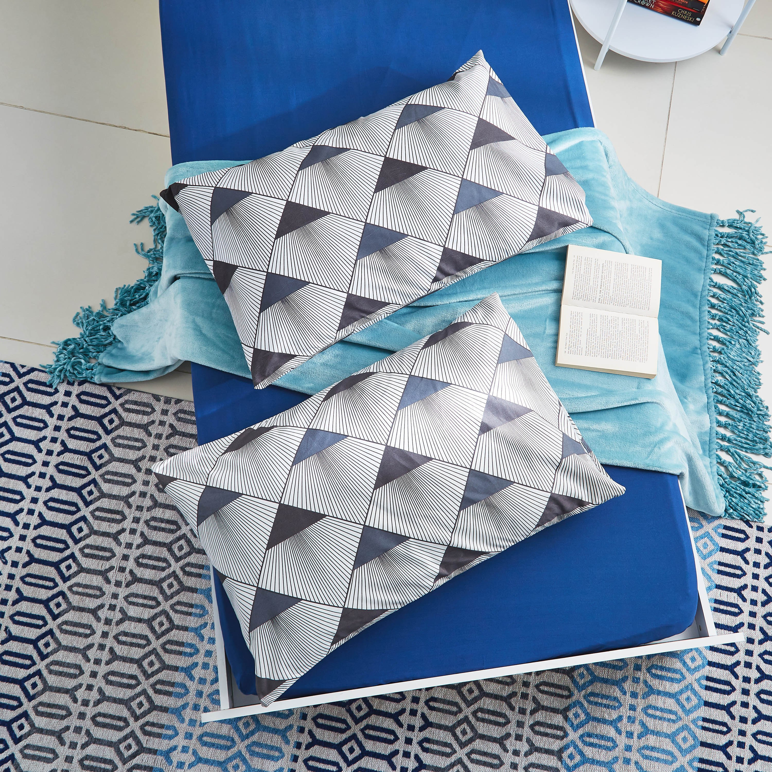 طقم أغطية وسائد قطعتين من ماتريكس لويس - 50x75 سم-hbxhomeware-hbxbedroom-image-2