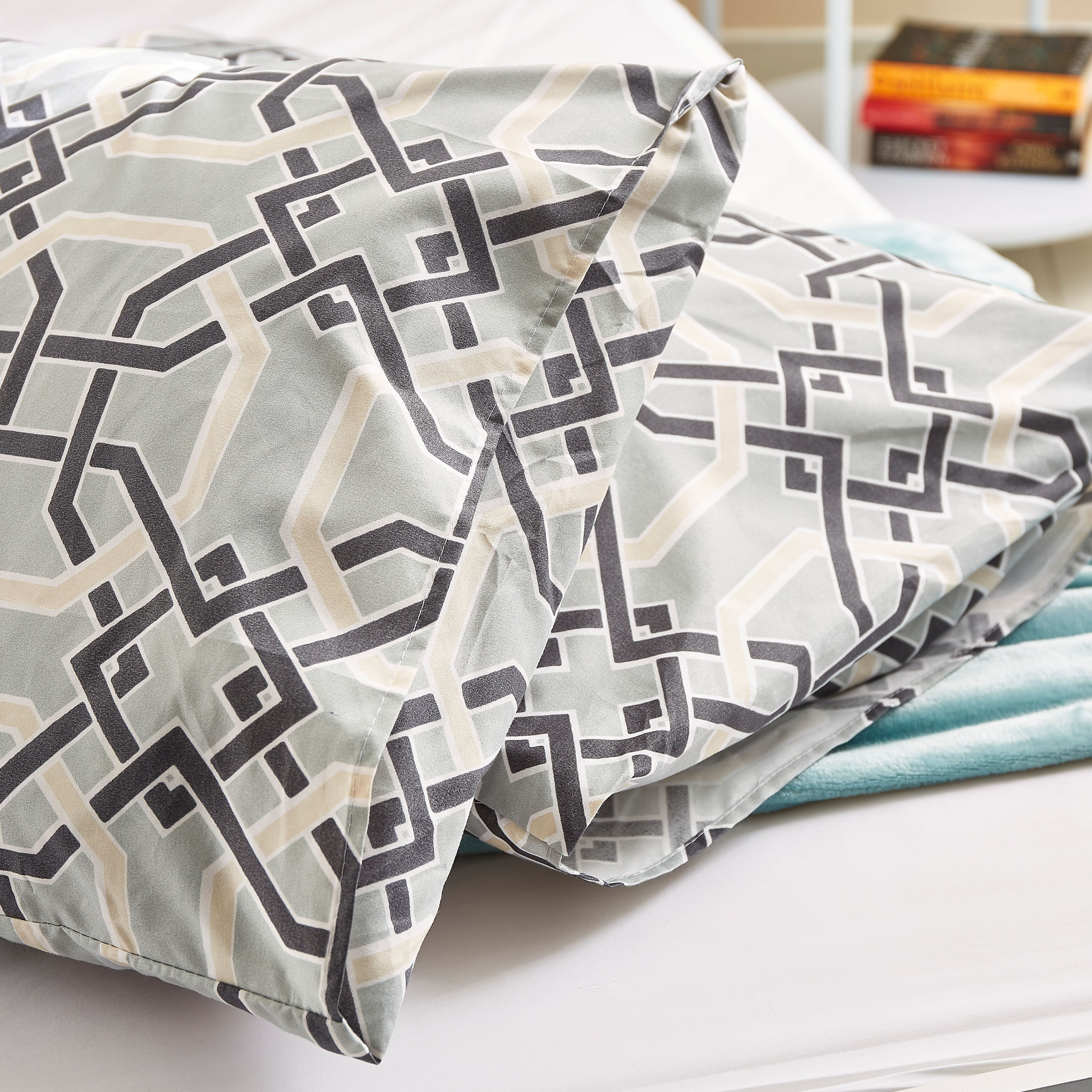 طقم أغطية وسائد قطعتين من ماتريكس هايفي - 50x75 سم-hbxhomeware-hbxbedroom-image-3