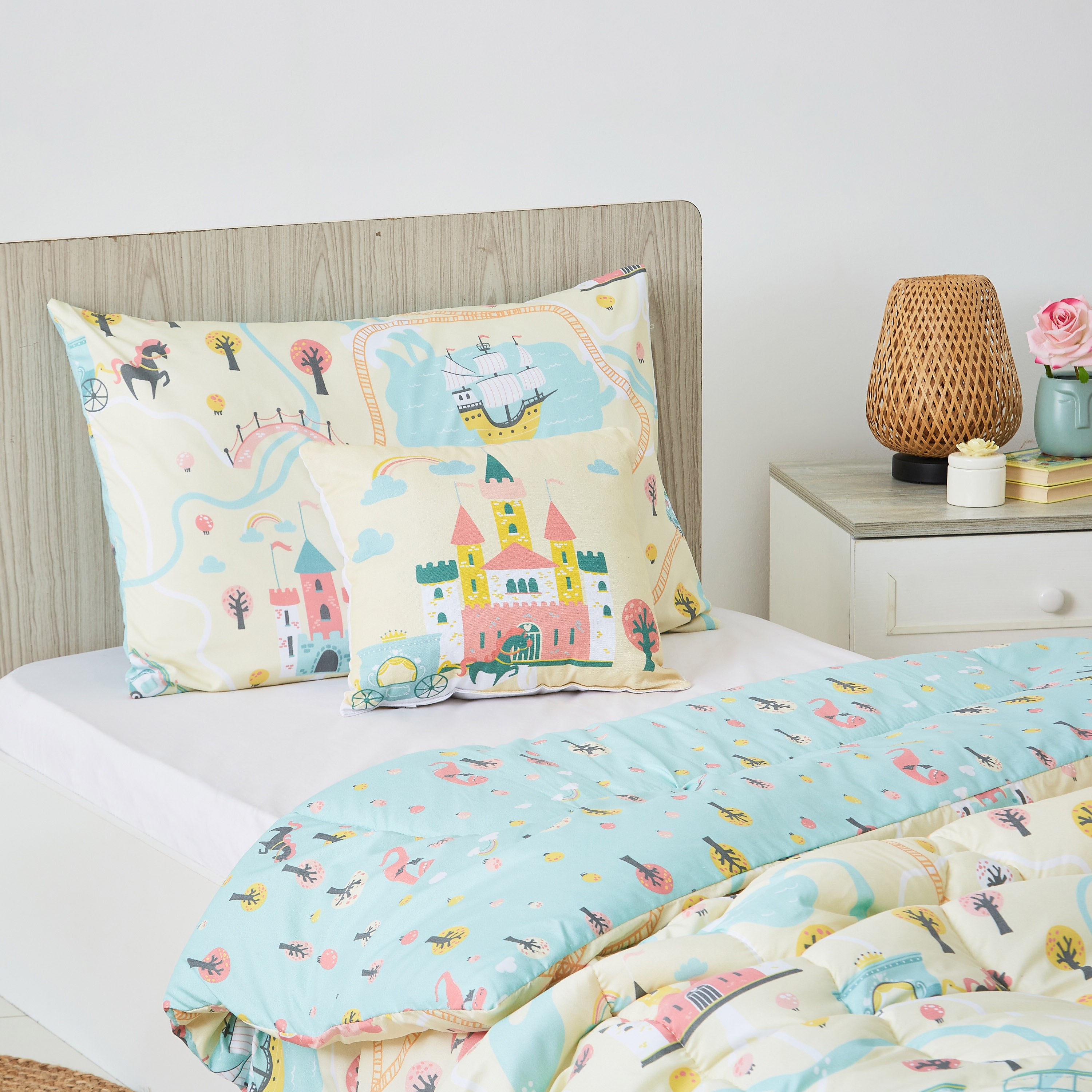 وسادة محشوة بطبعات قصة خيالية ديجيتال من موديش- 40x40 سم-hbxhomeware-hbxkidsandyouth-image-3