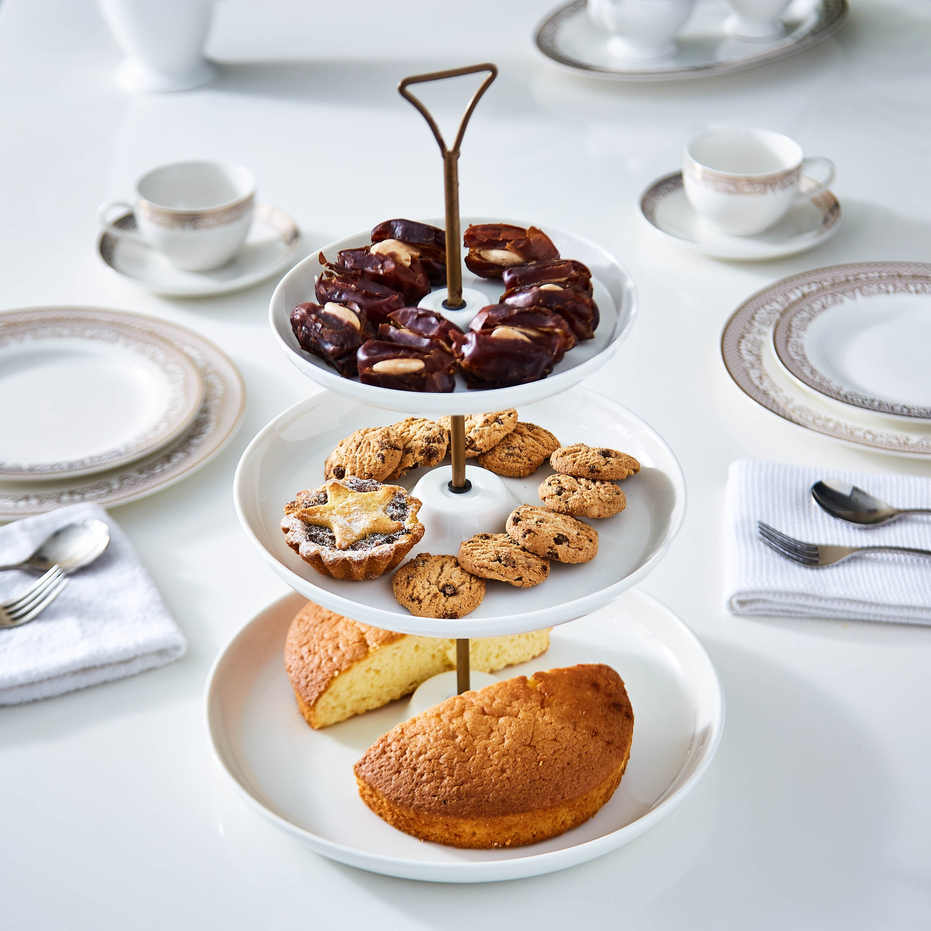 صحن تقديم مستدير 3 طوابق بحامل معدني من فيست-hbxdecorandfurnishings-tabletop-serveware-image-1