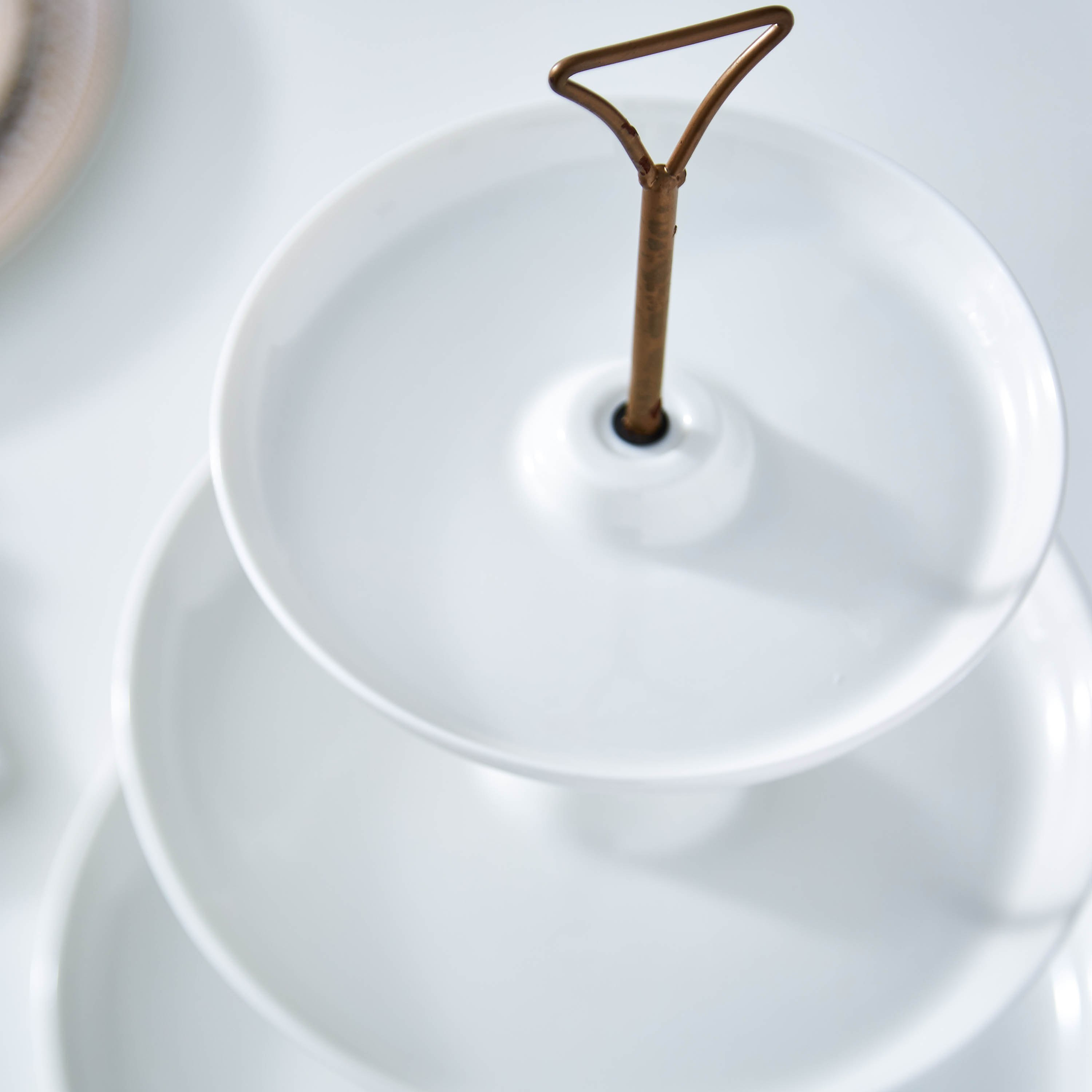 صحن تقديم مستدير 3 طوابق بحامل معدني من فيست-hbxdecorandfurnishings-tabletop-serveware-image-3