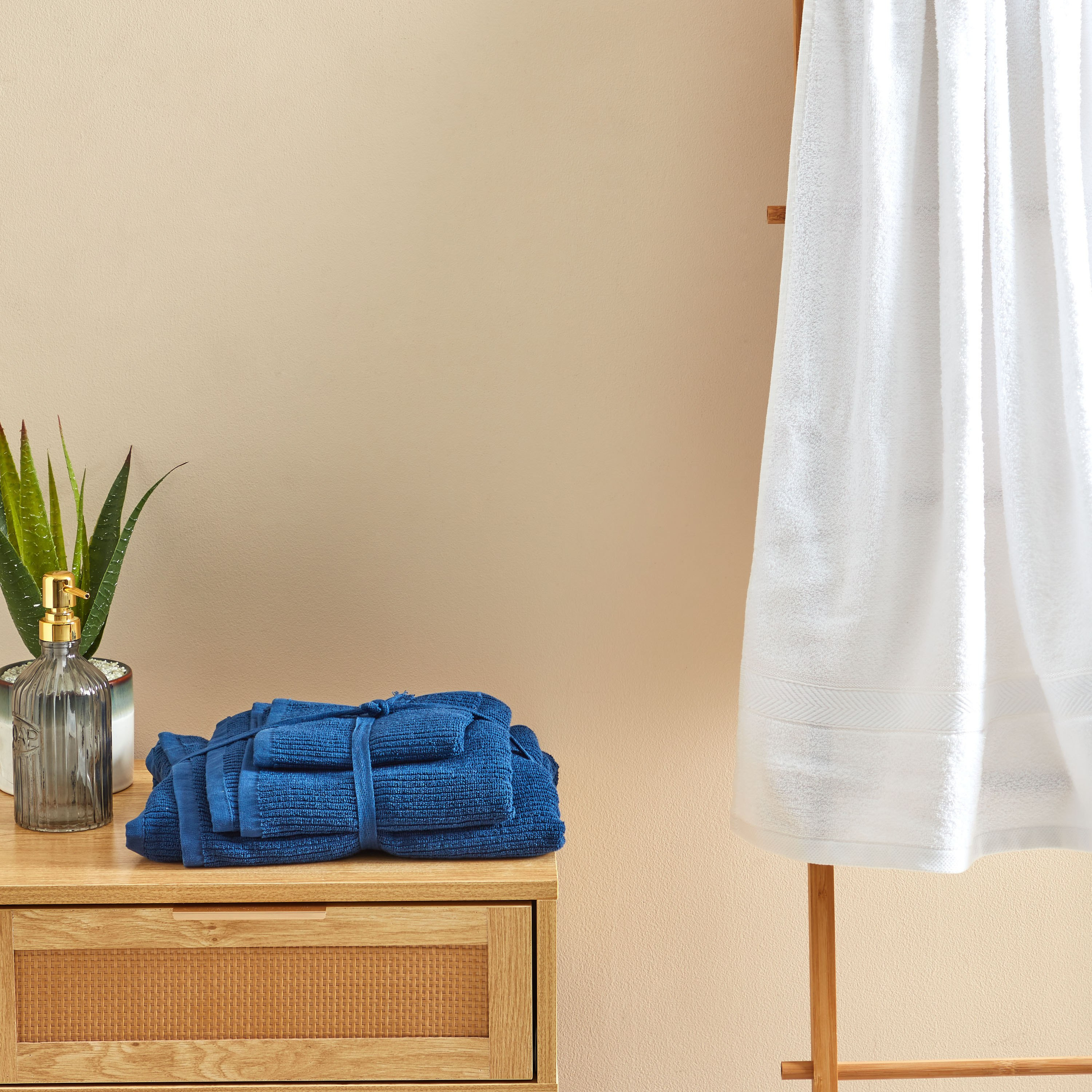 طقم مناشف قطنية مضلعة من أورلا - 3 قطع-hbxbathroom-bathroomtextiles-image-4