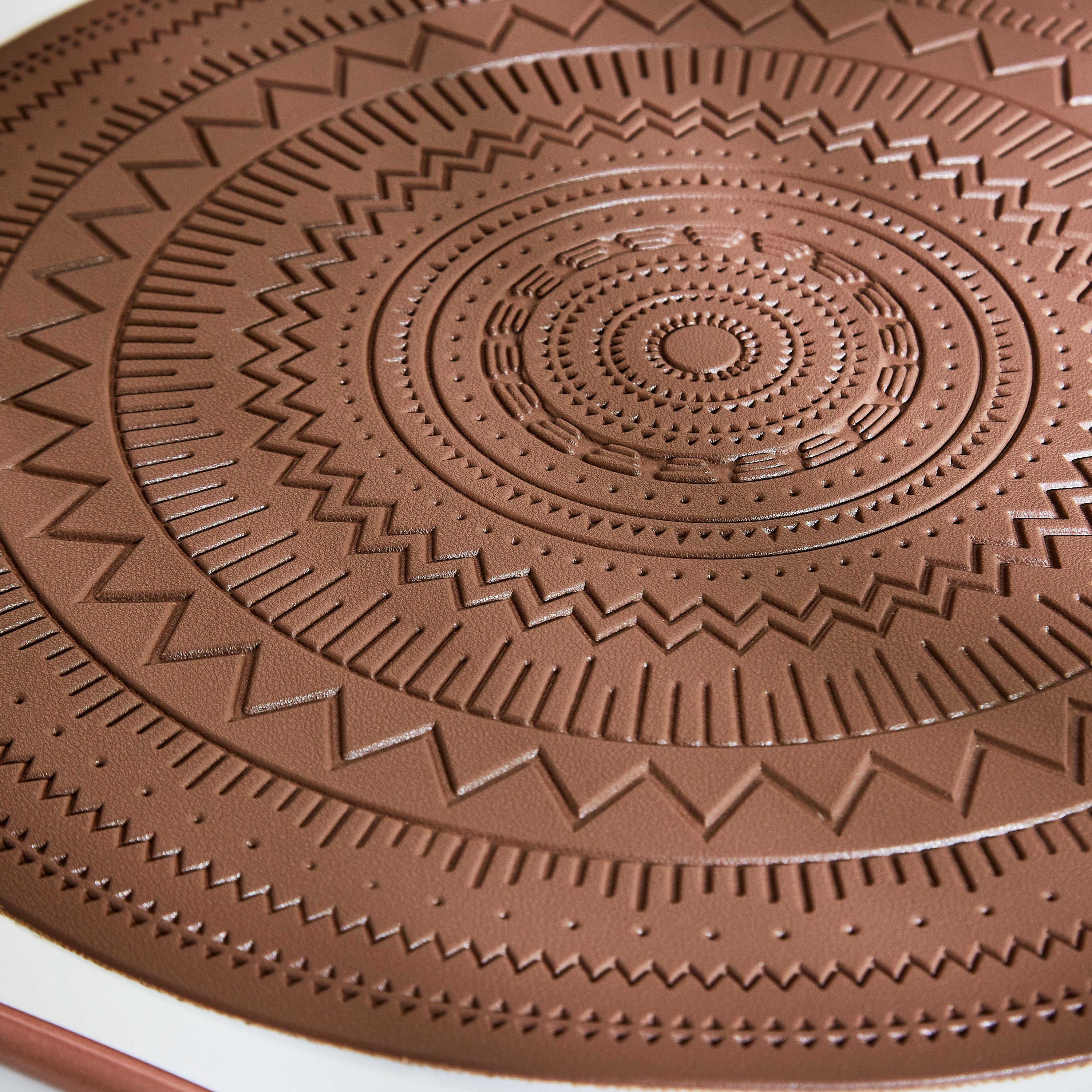 لبادة صحون بي في سي  - 38 سم-hbxdecorandfurnishings-homefurnishings-tablelinens-image-2