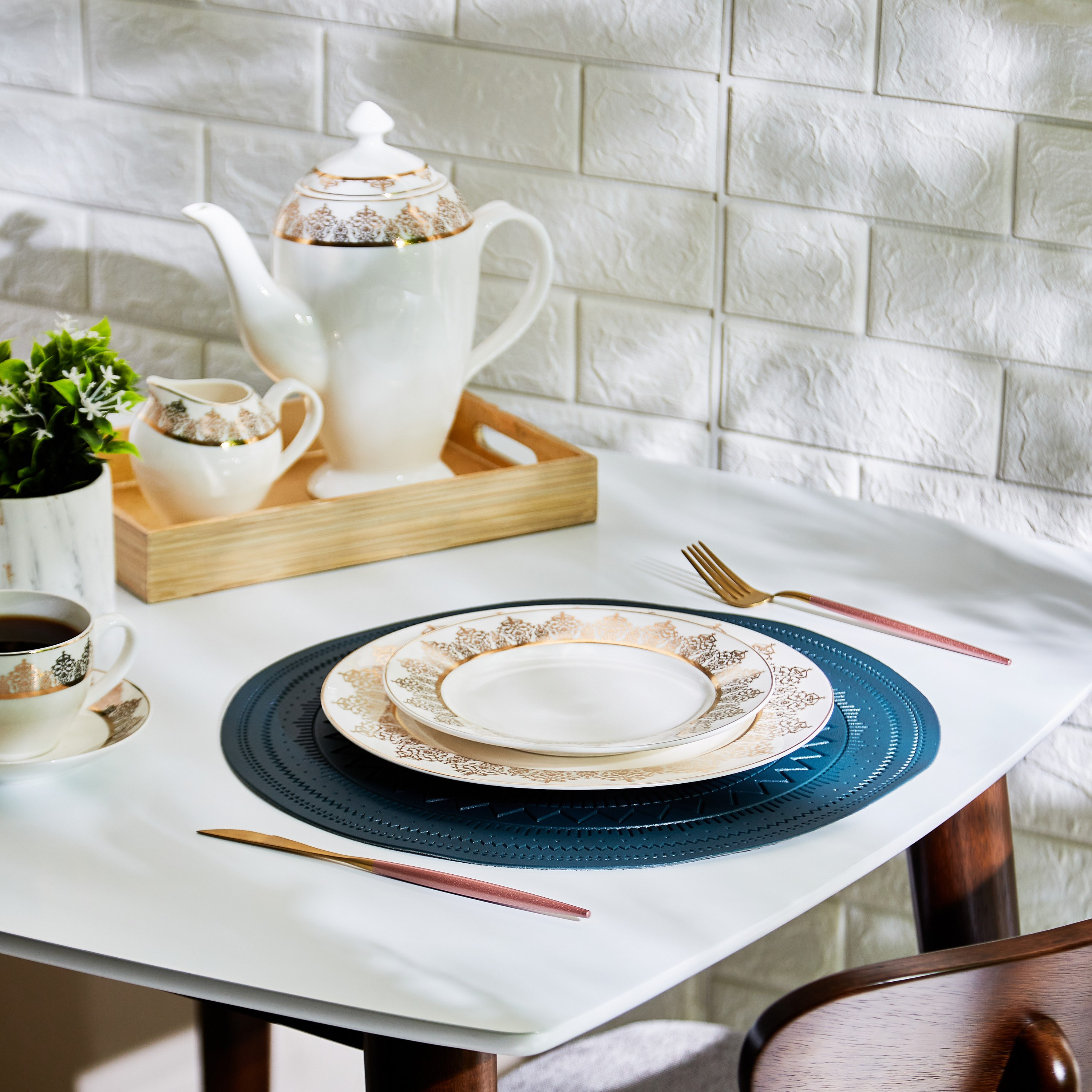 لبادة صحون بي في سي - ويلو - 38 سم-hbxdecorandfurnishings-homefurnishings-tablelinens-image-3