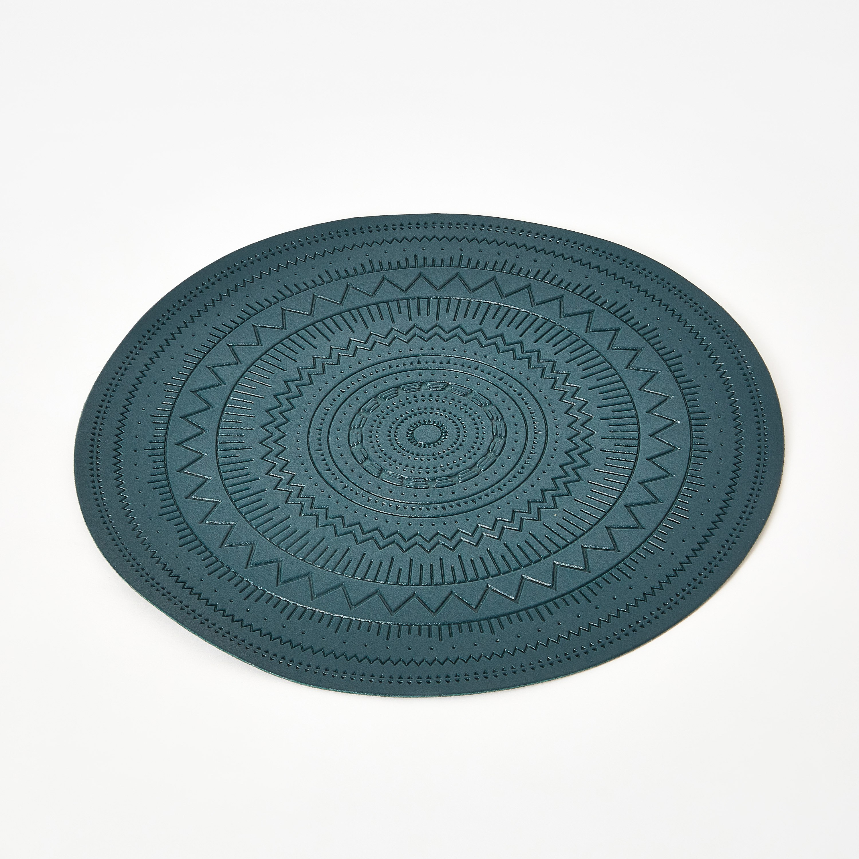 لبادة صحون بي في سي - ويلو - 38 سم-hbxdecorandfurnishings-homefurnishings-tablelinens-image-4