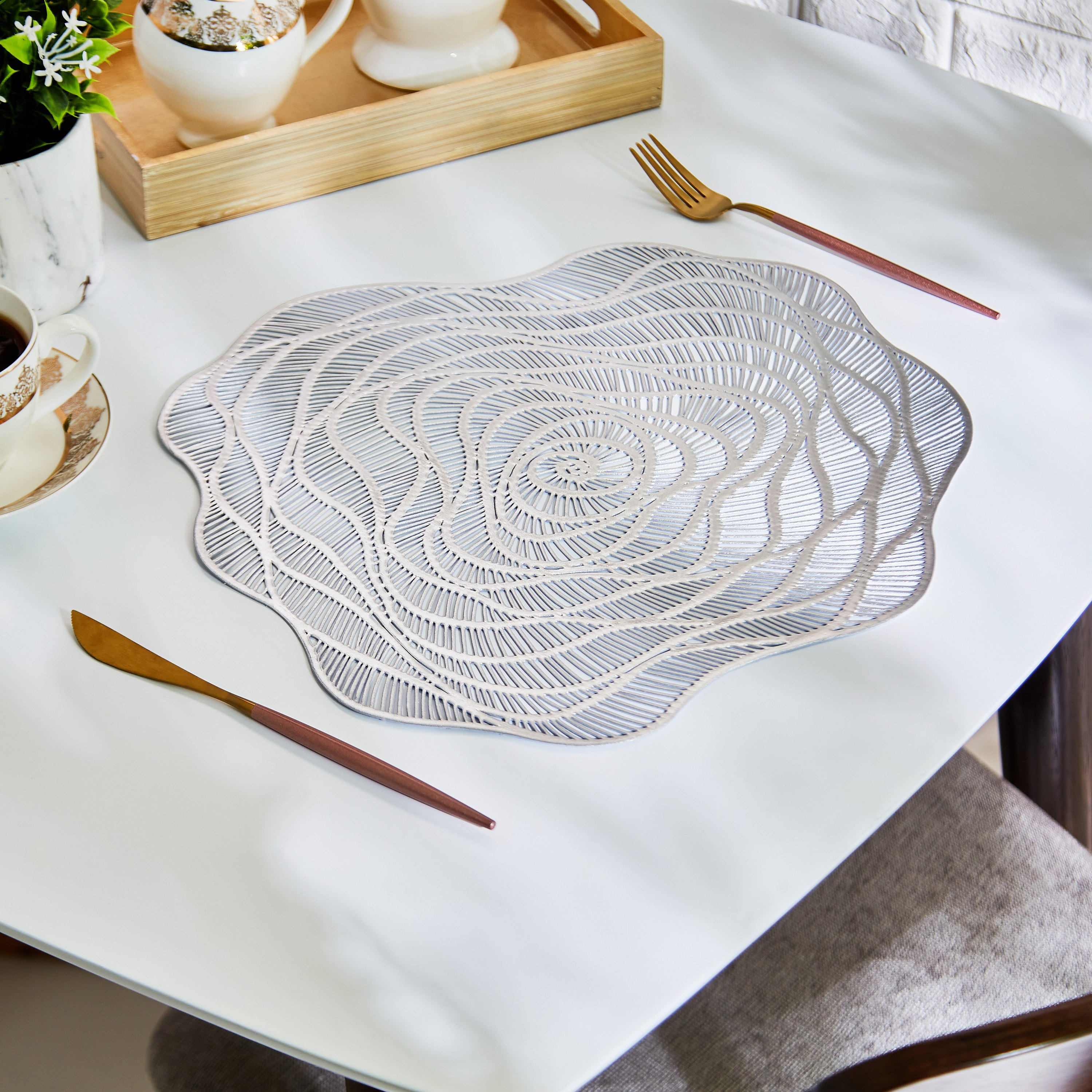 لبادة صحون من كلوريد البولي فينيل من جوليان - 38 سم-hbxdecorandfurnishings-homefurnishings-tablelinens-image-1