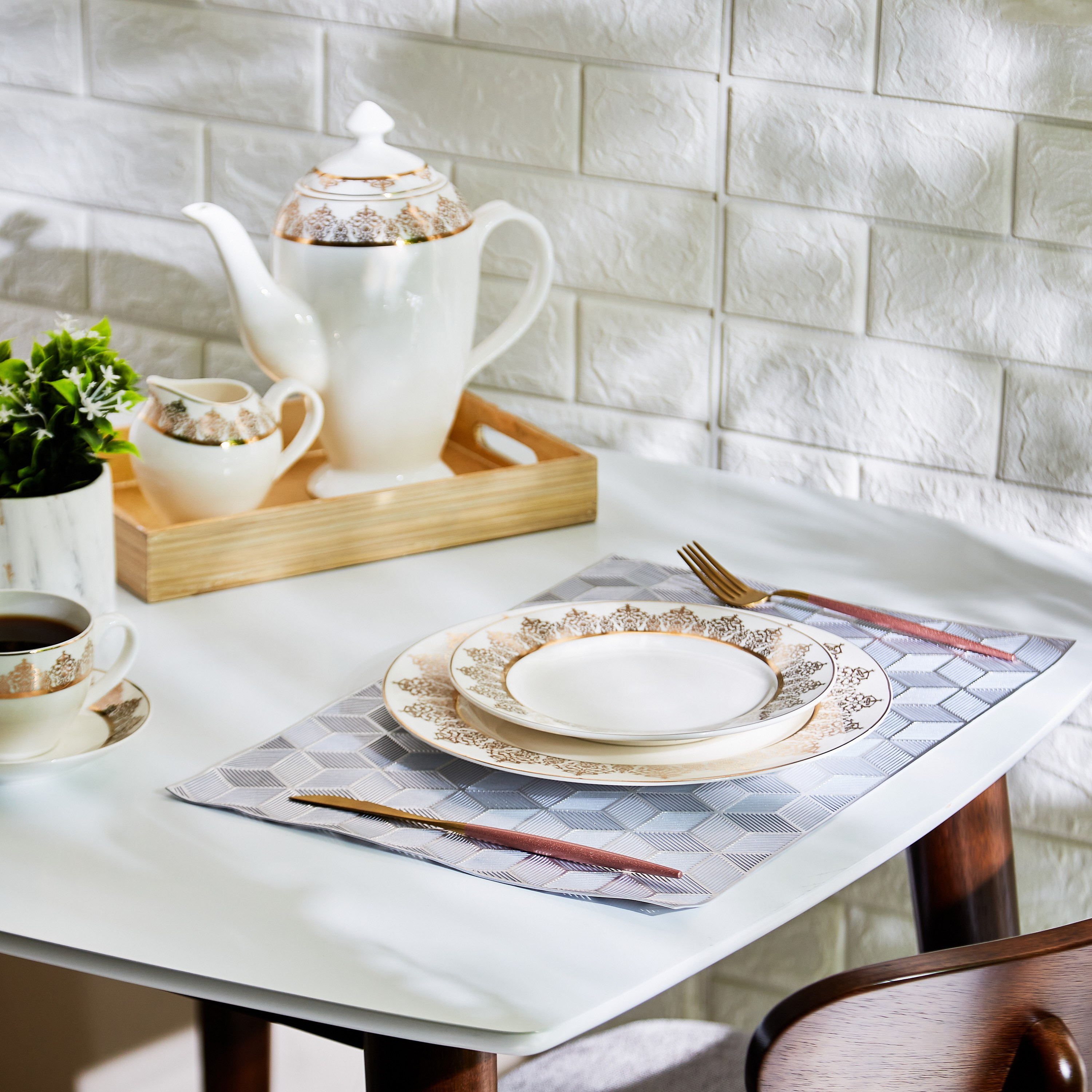 لبادة صحون من كلوريد البولي فينيل بتصميم أشكال سداسية - 30x45 سم-hbxdecorandfurnishings-homefurnishings-tablelinens-image-3