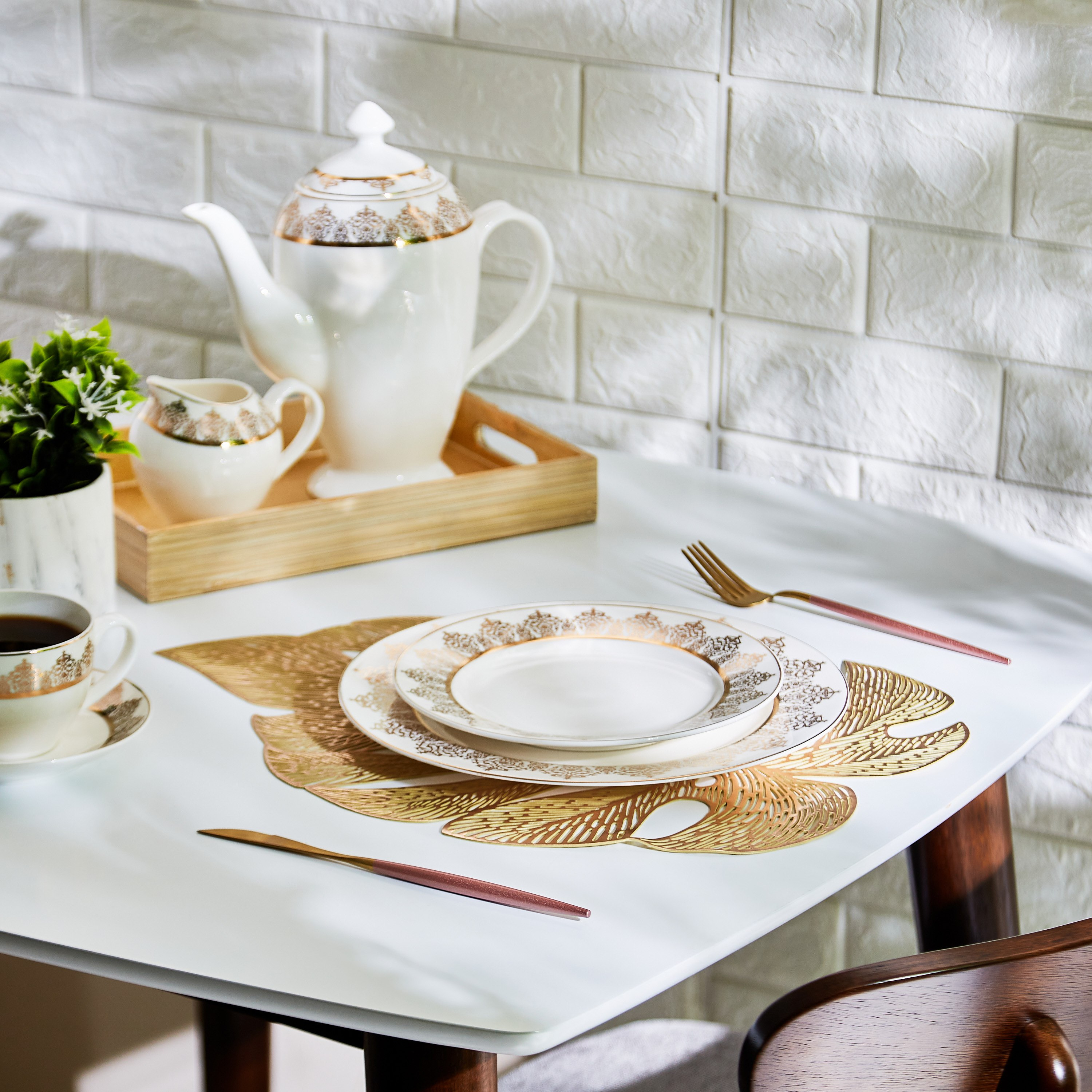 لبادة صحون من كلوريد البولي فينيل بتصميم ورق النخيل - 43×32 سم-hbxdecorandfurnishings-homefurnishings-tablelinens-image-3