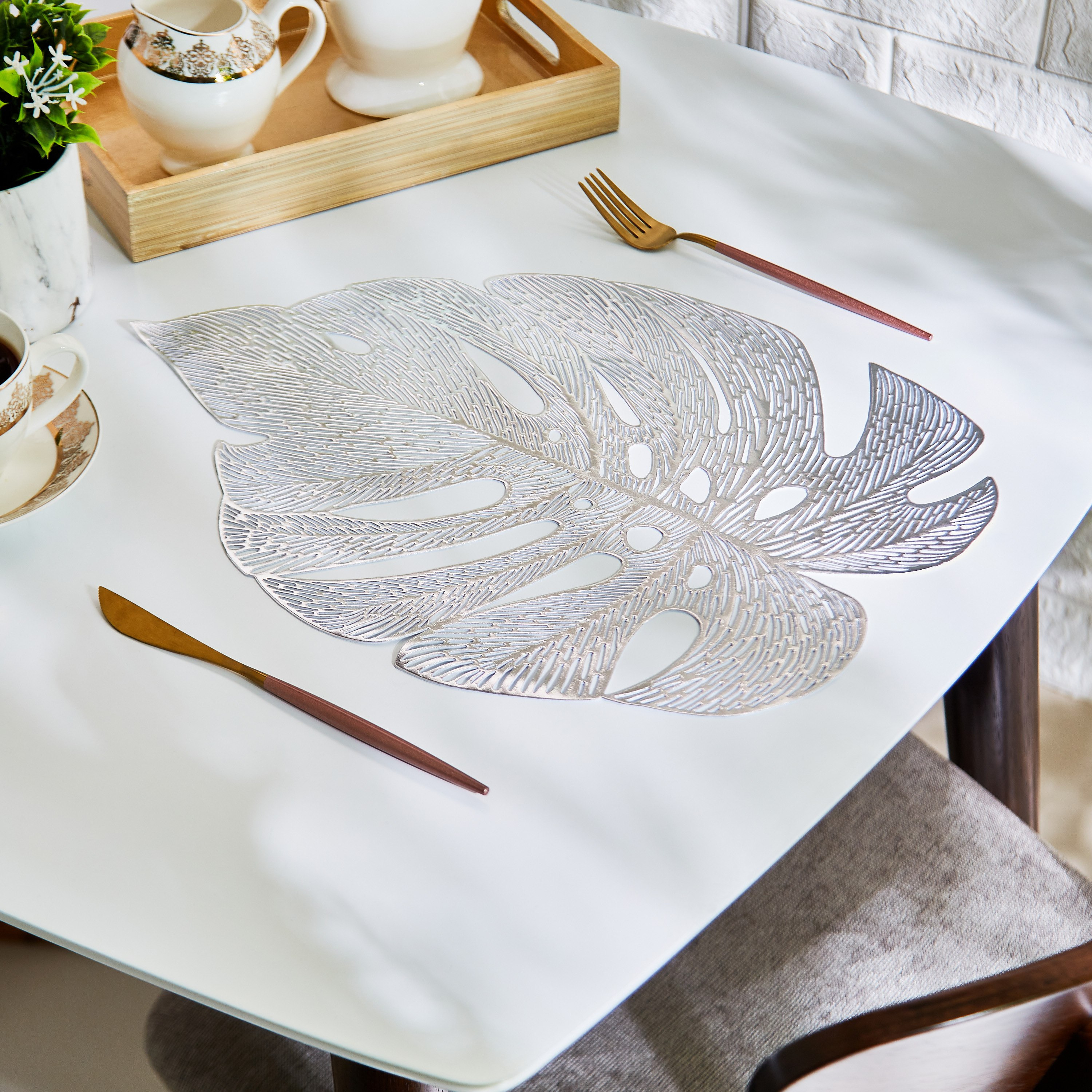 لبادة صحون بي في سي بتصميم ورق شجر - 43 × 32 سم-hbxdecorandfurnishings-homefurnishings-tablelinens-image-1