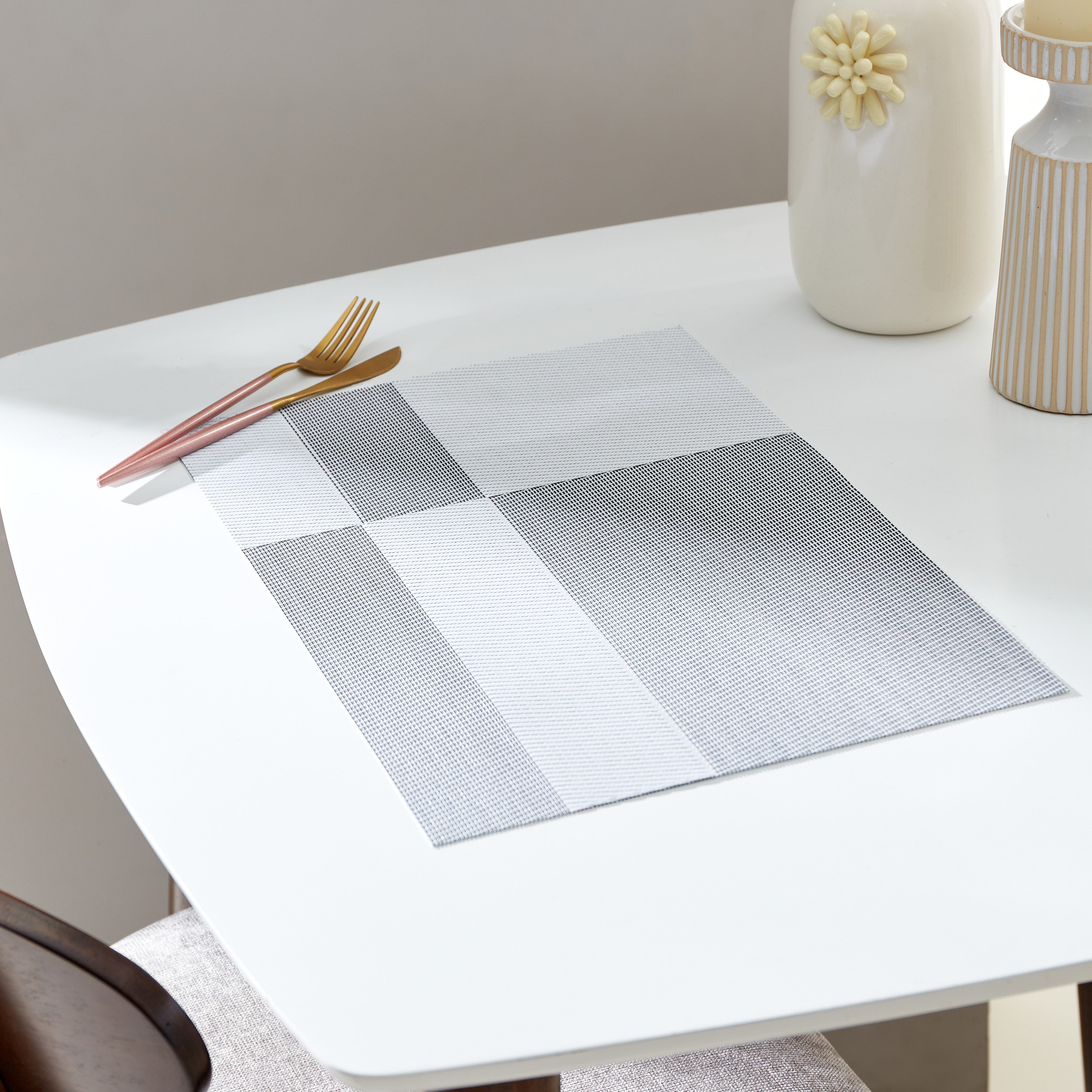 لبادة صحون كلوريد البولي فينيل من هيلي - 30x45 سم-hbxdecorandfurnishings-homefurnishings-tablelinens-image-1