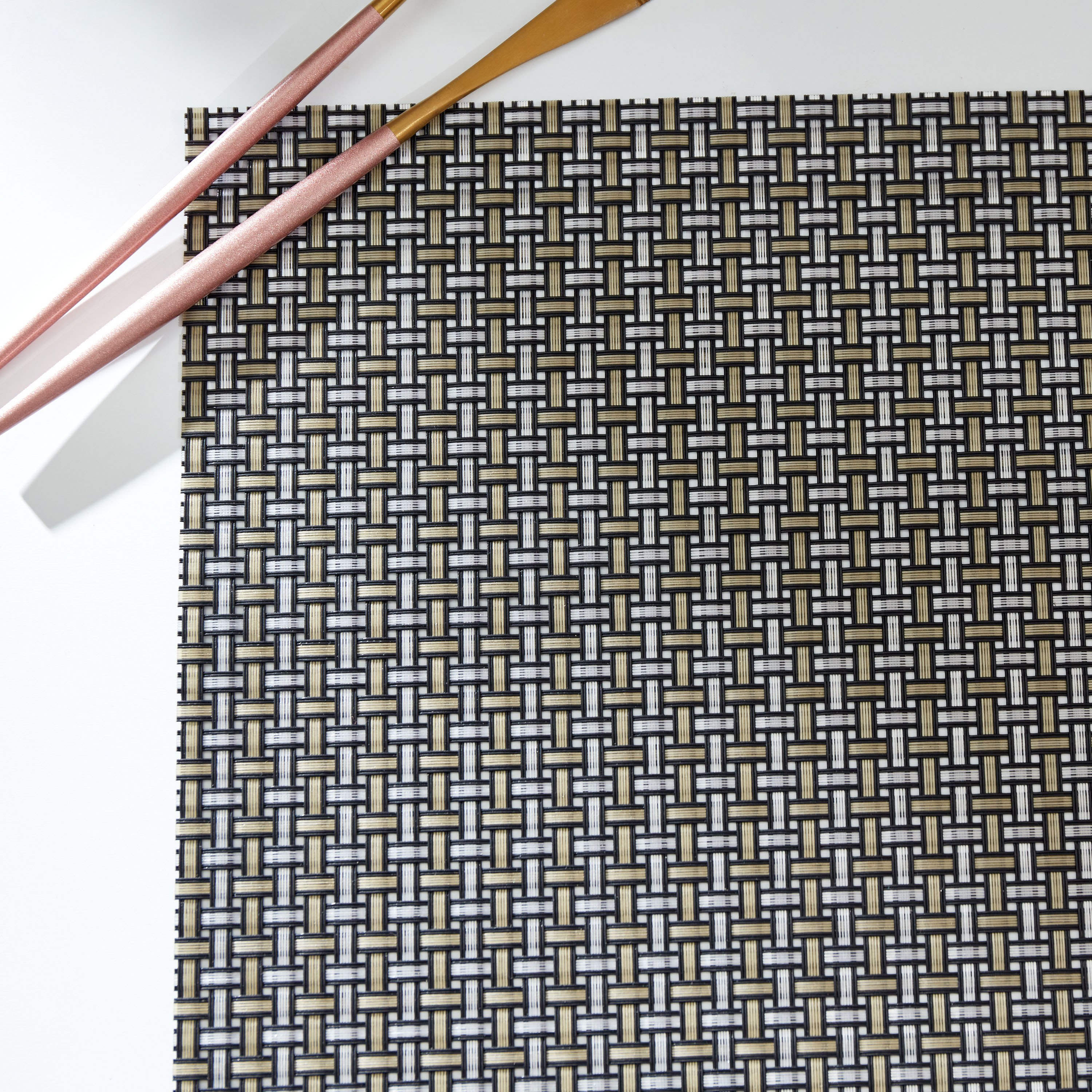لبادة صحون بي في سي من كولتون - 30x45 سم-hbxdecorandfurnishings-homefurnishings-tablelinens-image-2