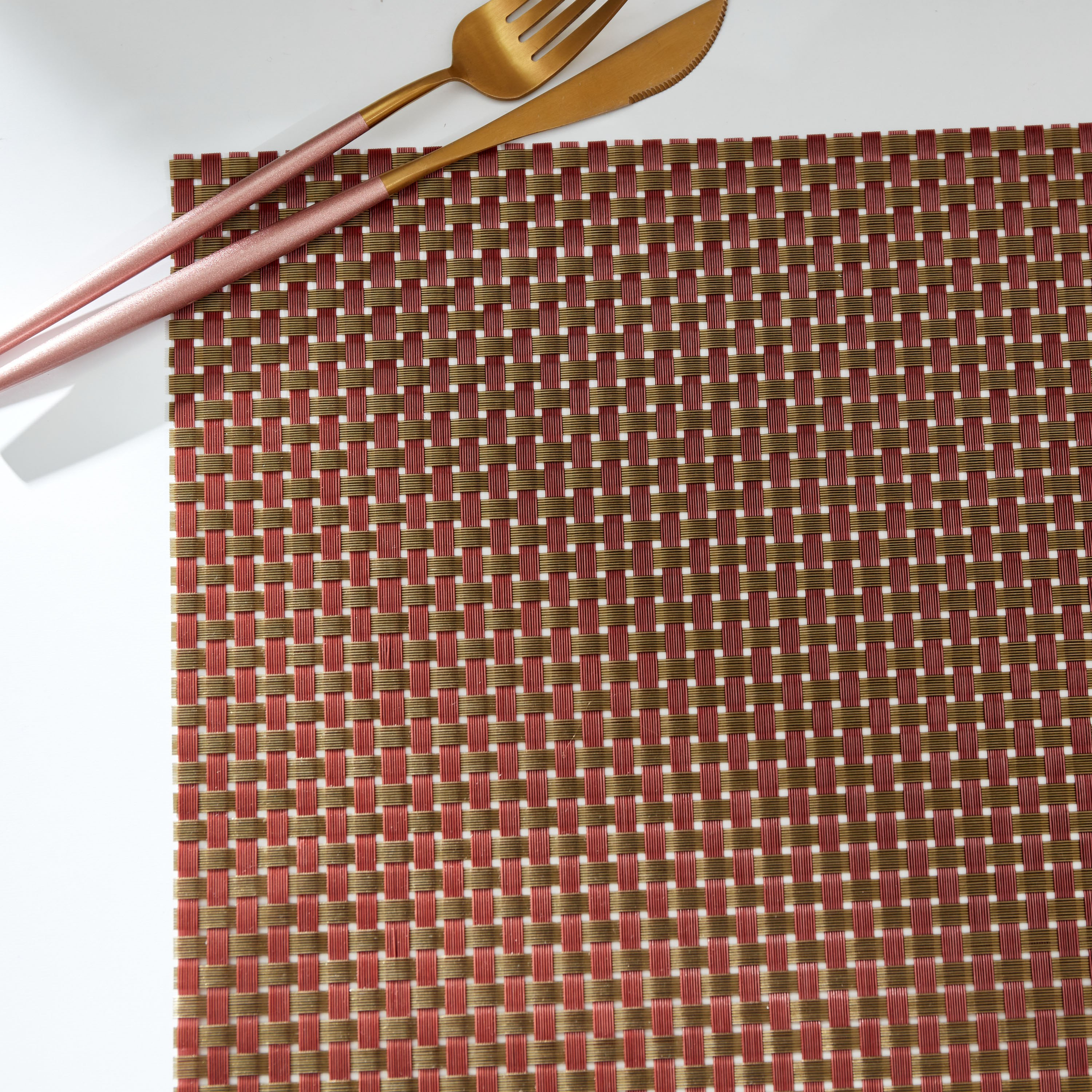 لبادة صحون بي في سي من كولتون - 30x45 سم-hbxdecorandfurnishings-homefurnishings-tablelinens-image-2