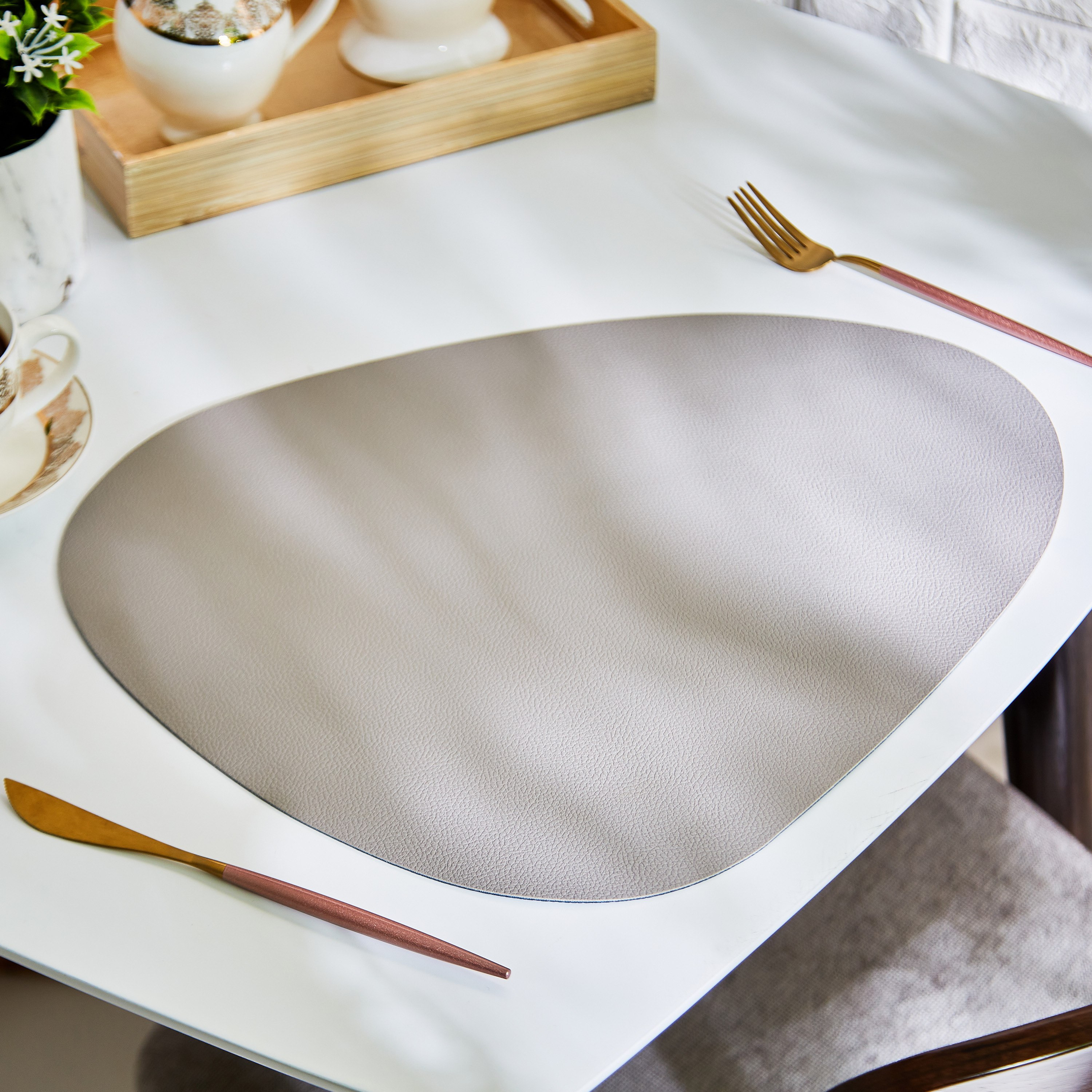 لبادة صحون بيضاوية على الوجهين من كلوريد البولي فينيل من بيبل - 37x45 سم-hbxdecorandfurnishings-homefurnishings-tablelinens-image-1