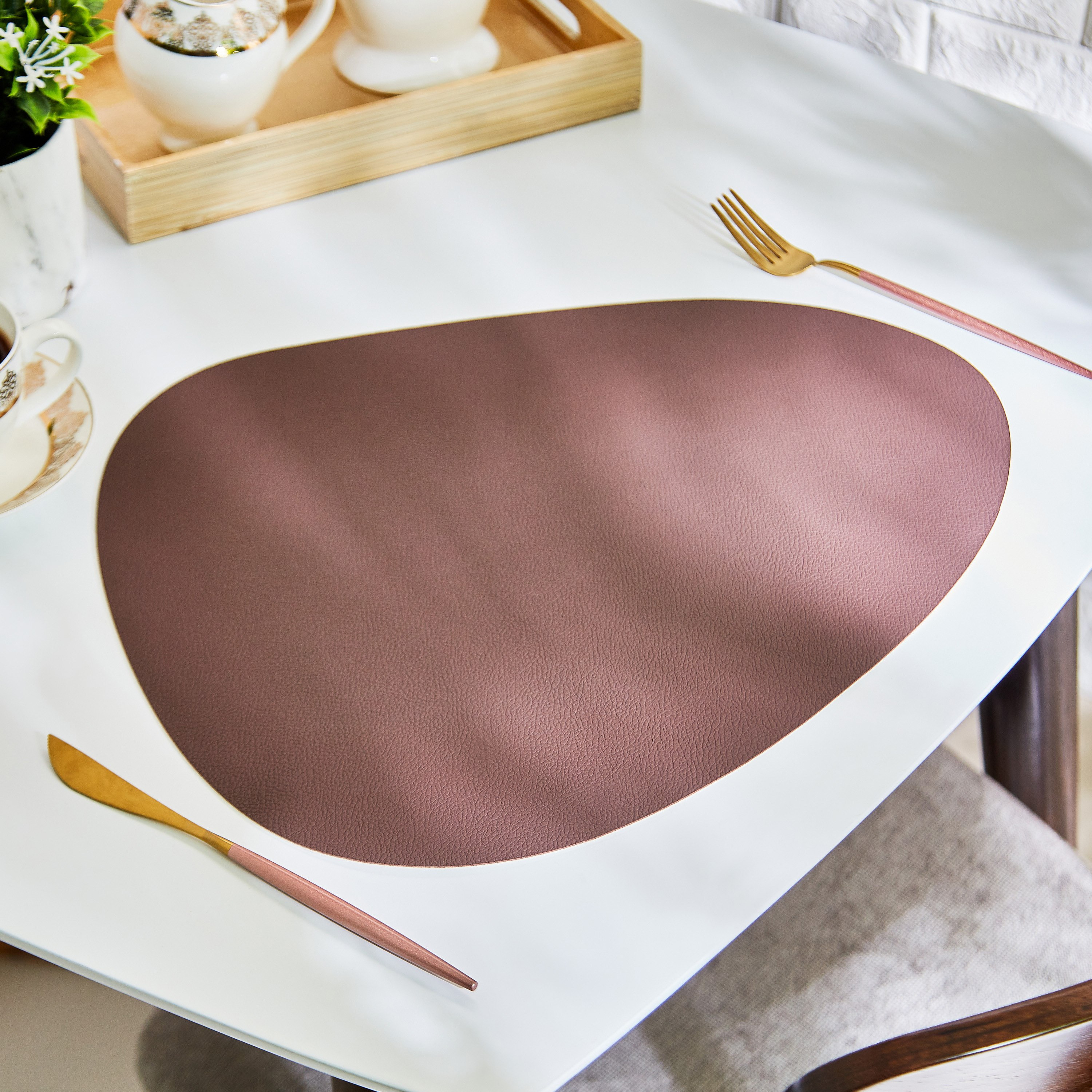 مفرش طاولة بيضاوي بي في سي قابل للانعكاس من بيبل - 37 × 45 سم-hbxdecorandfurnishings-homefurnishings-tablelinens-image-1