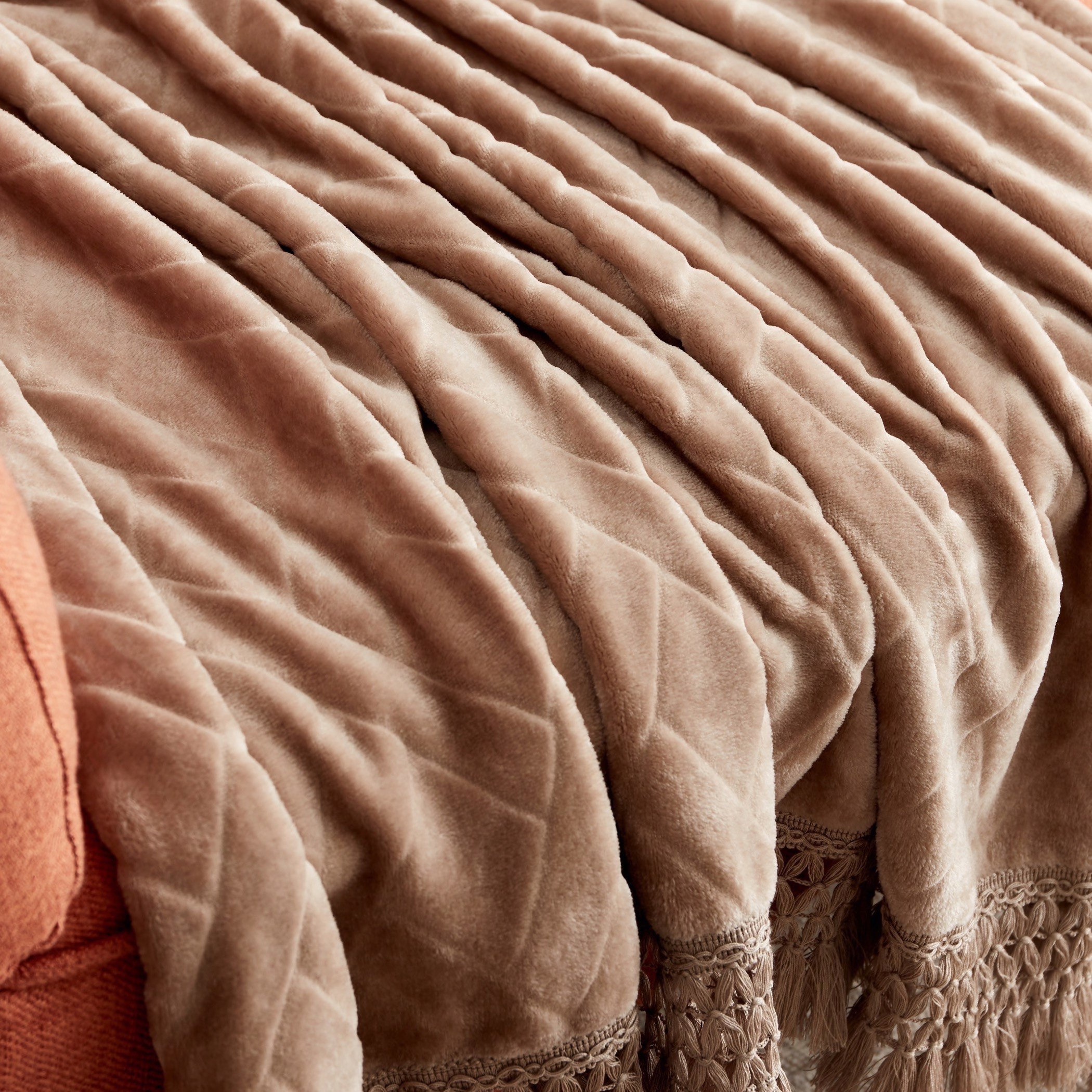 غطاء فانيلا منقوش باللؤلؤ - 130x170 سم-hbxhomeware-hbxbedroom-image-2
