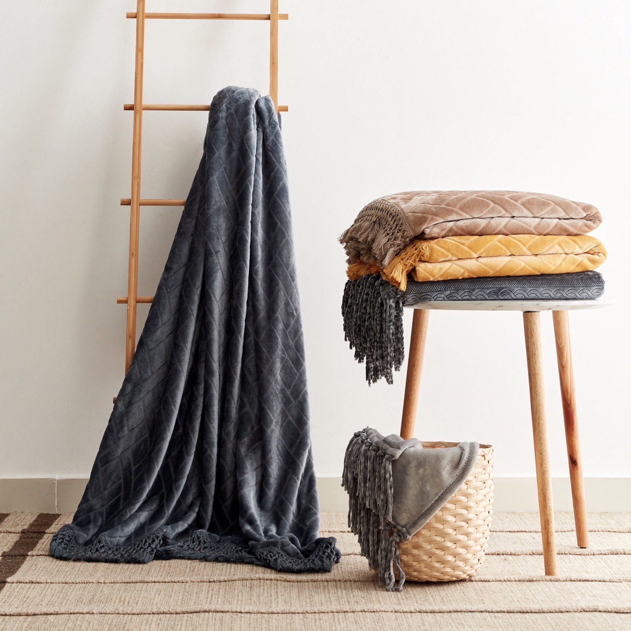 بطانية فلانيل بنقوش لؤلؤ - 130x170 سم-hbxhomeware-hbxbedroom-image-4