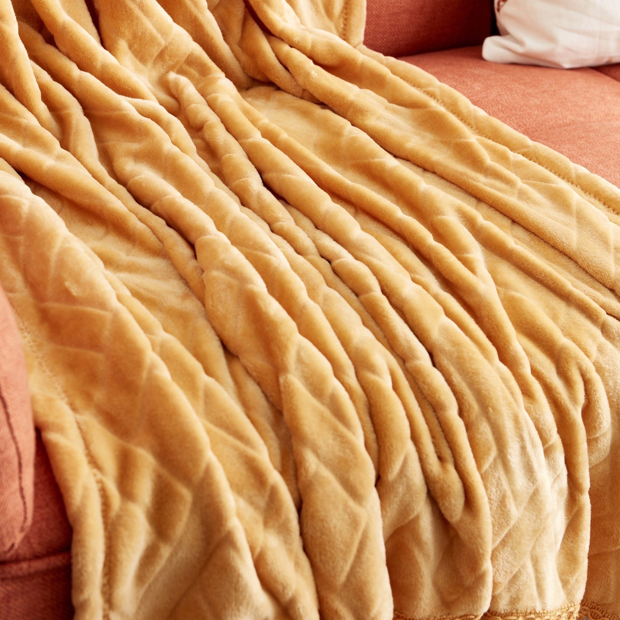 بطانية فلانيل بنقوش لؤلؤ - 130x170 سم-hbxhomeware-hbxbedroom-image-2