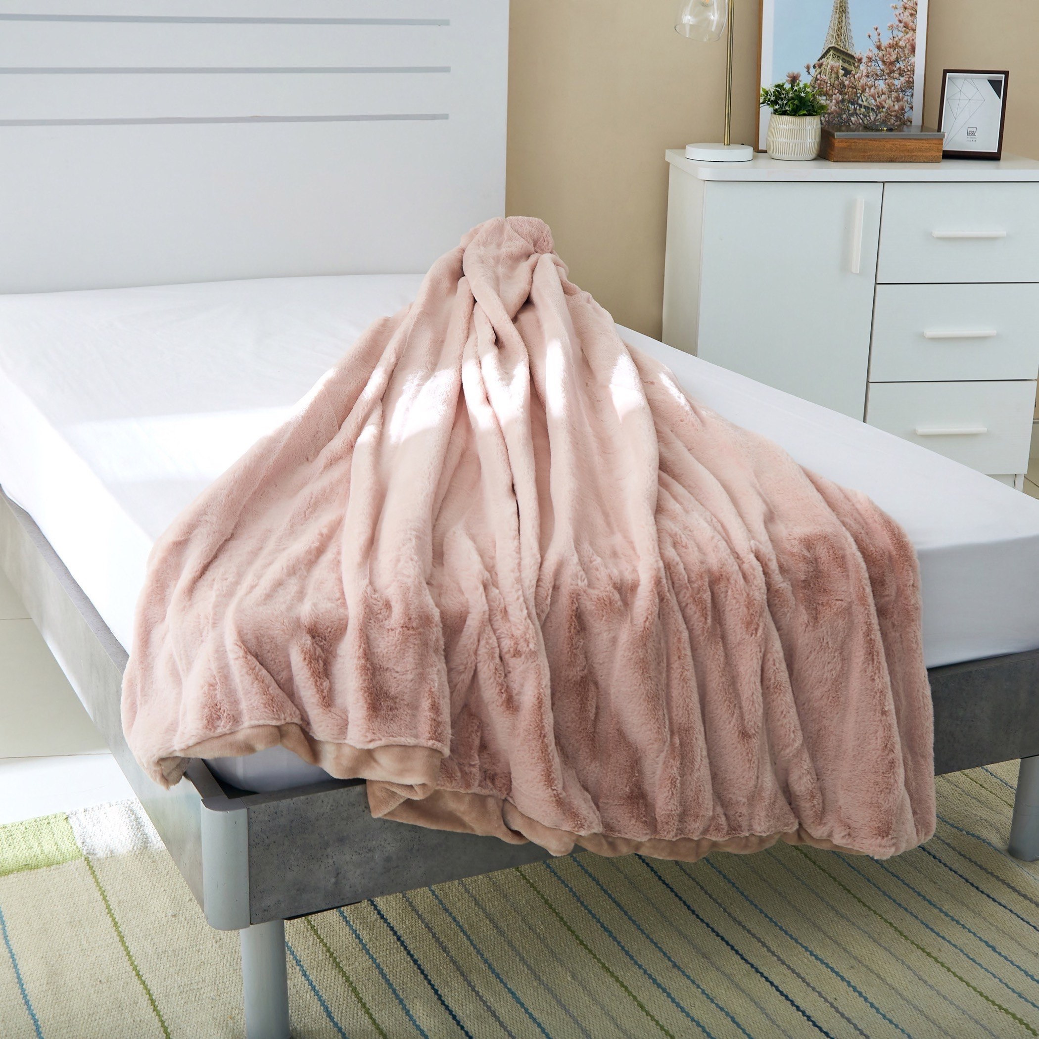 بطّانية فرو صناعي مزدوجة من نيلي - 150x220 سم-hbxhomeware-hbxbedroom-image-3