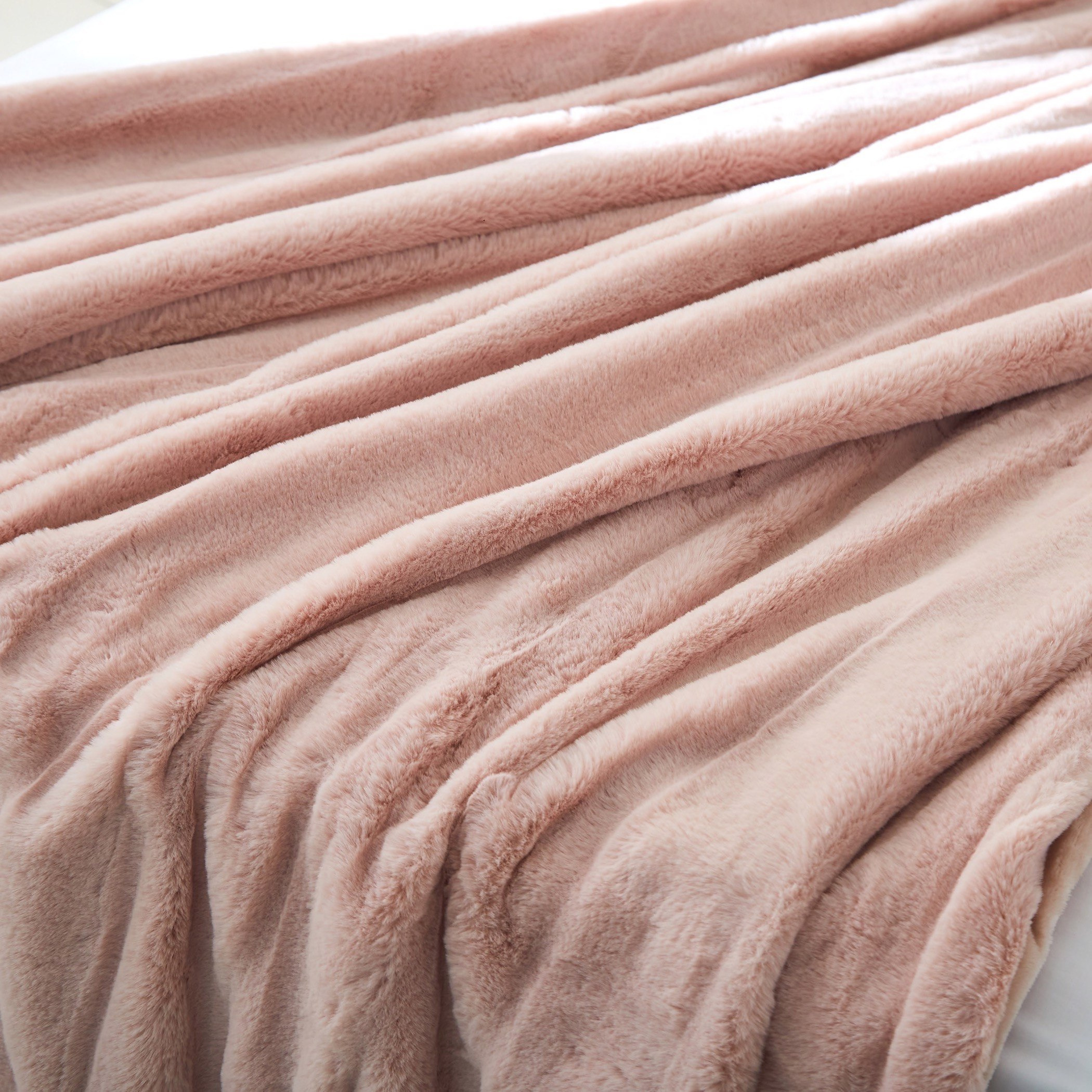 بطّانية فرو صناعي مزدوجة من نيلي - 150x220 سم-hbxhomeware-hbxbedroom-image-4