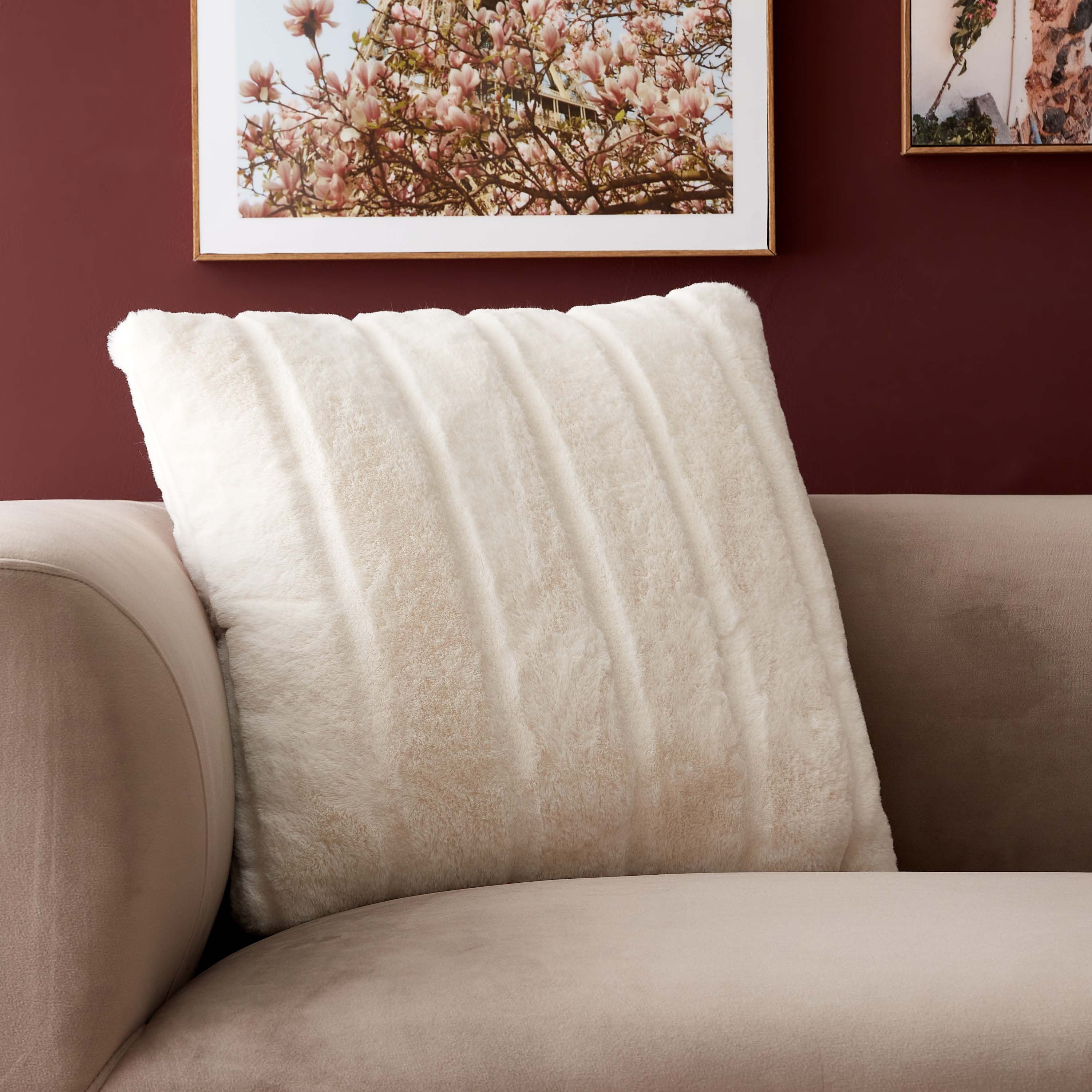 وسادة محشوة جاكار بفرو الأرنب الصناعي من نيللي - 45x45 سم-hbxlivingroom-furnishings-cushionsandcovers-filledcushions-image-1