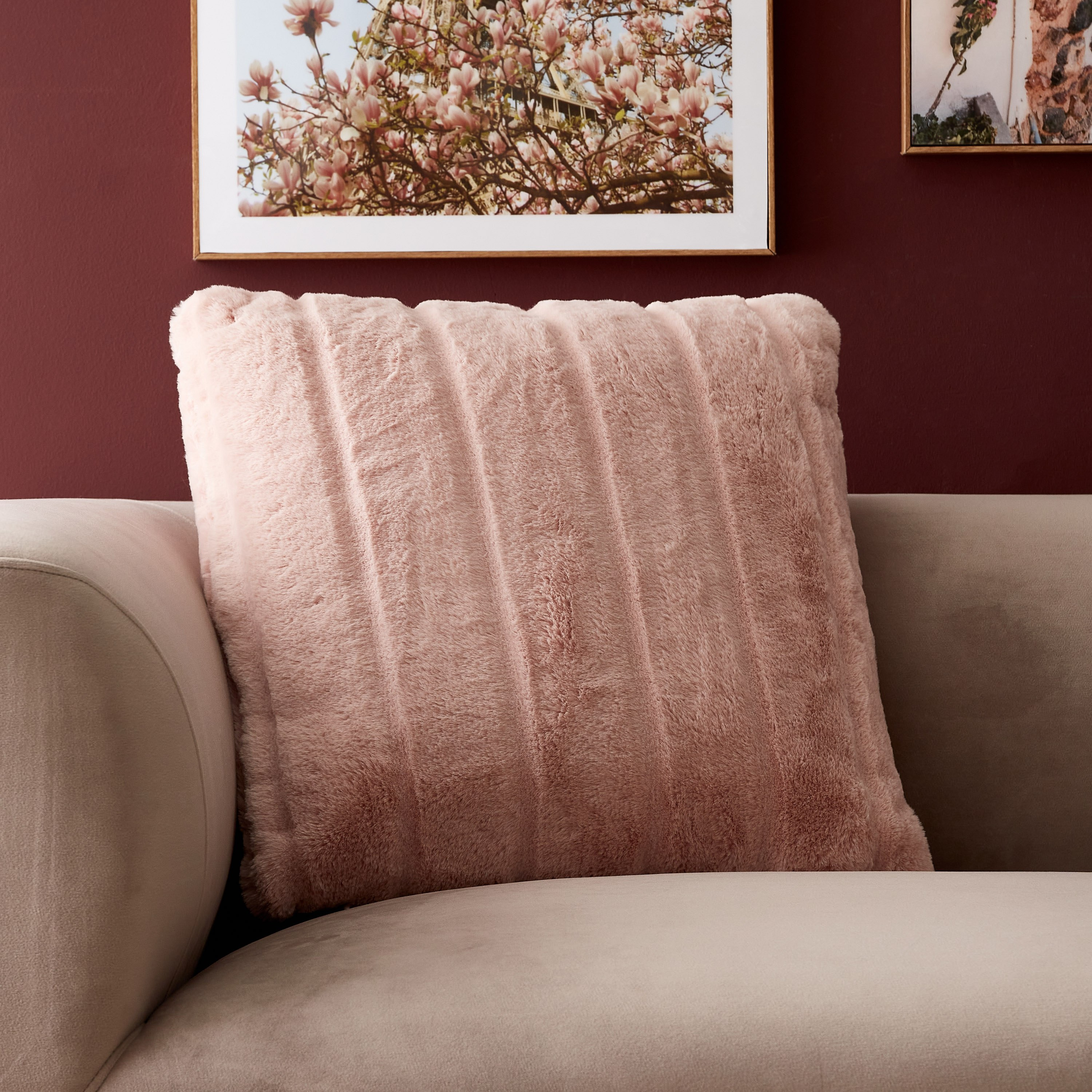 وسادة محشوة جاكار بفرو أرنب صناعي من نيللي - 45x45 سم-hbxlivingroom-furnishings-cushionsandcovers-filledcushions-image-1