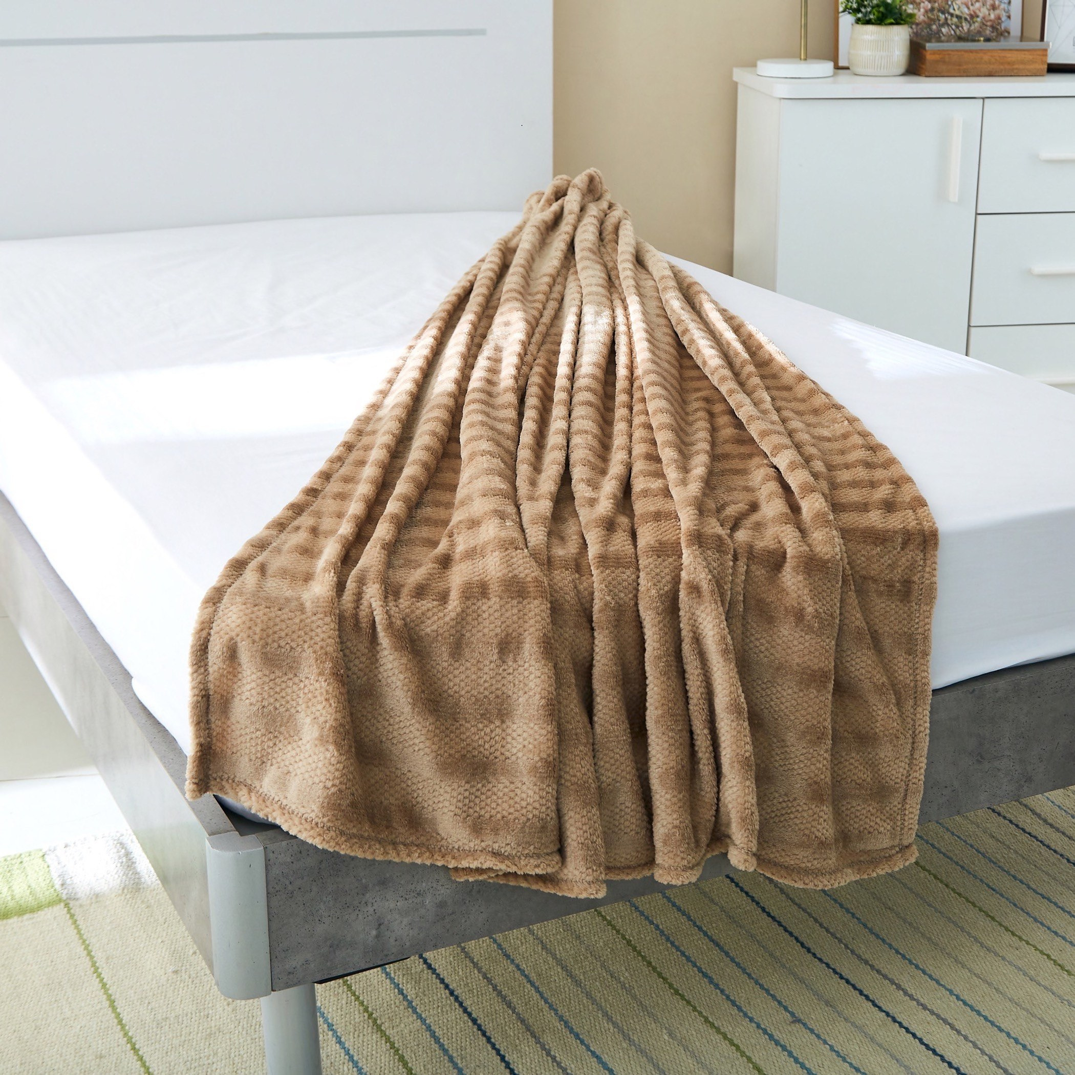 بطانية مزدوجة فلانيل جاكارد من إيميلي - 150x200 سم-hbxhomeware-hbxbedroom-image-2