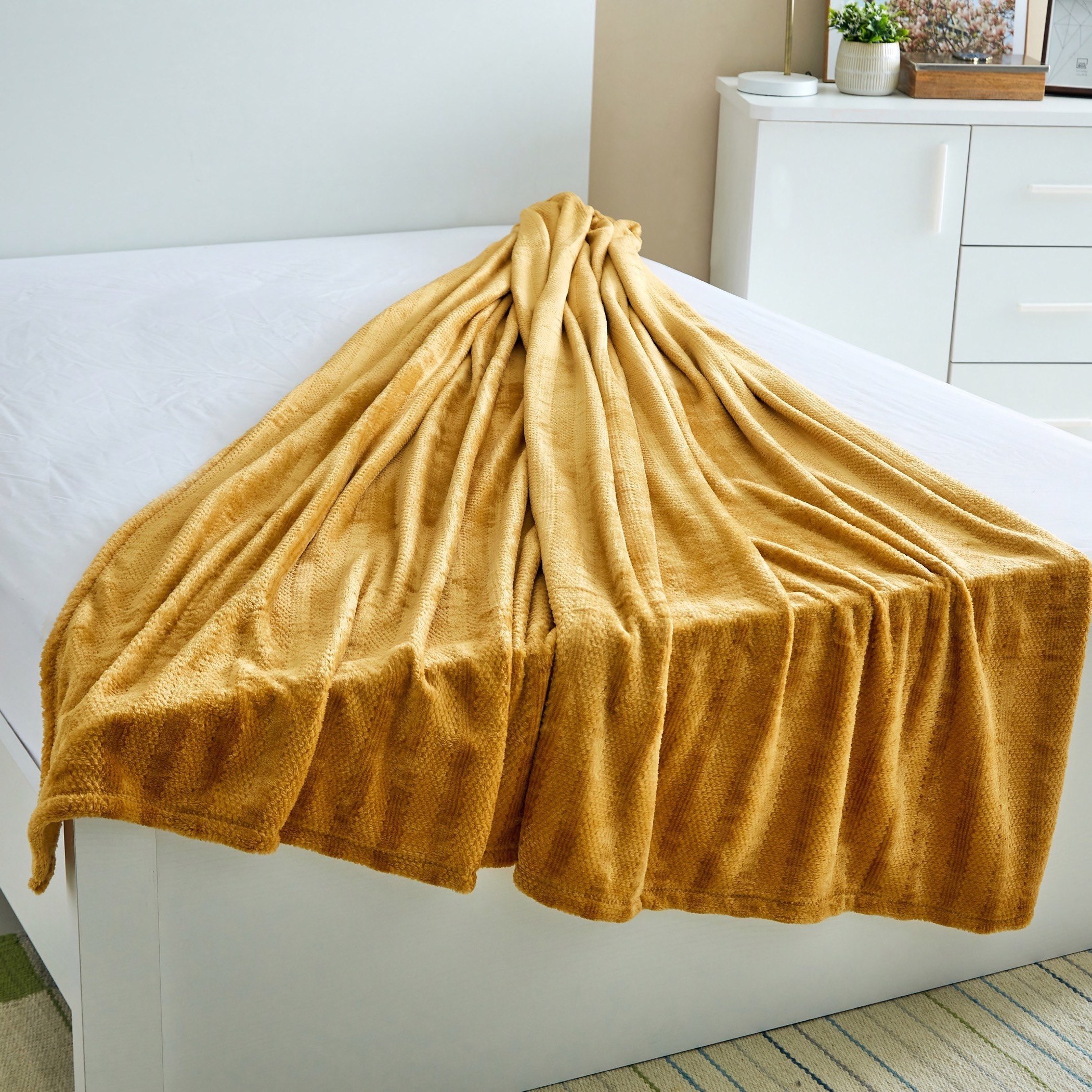 بطانية كوين فلانيل جاكارد من إيميلي - 200x220 سم-hbxhomeware-hbxbedroom-image-2