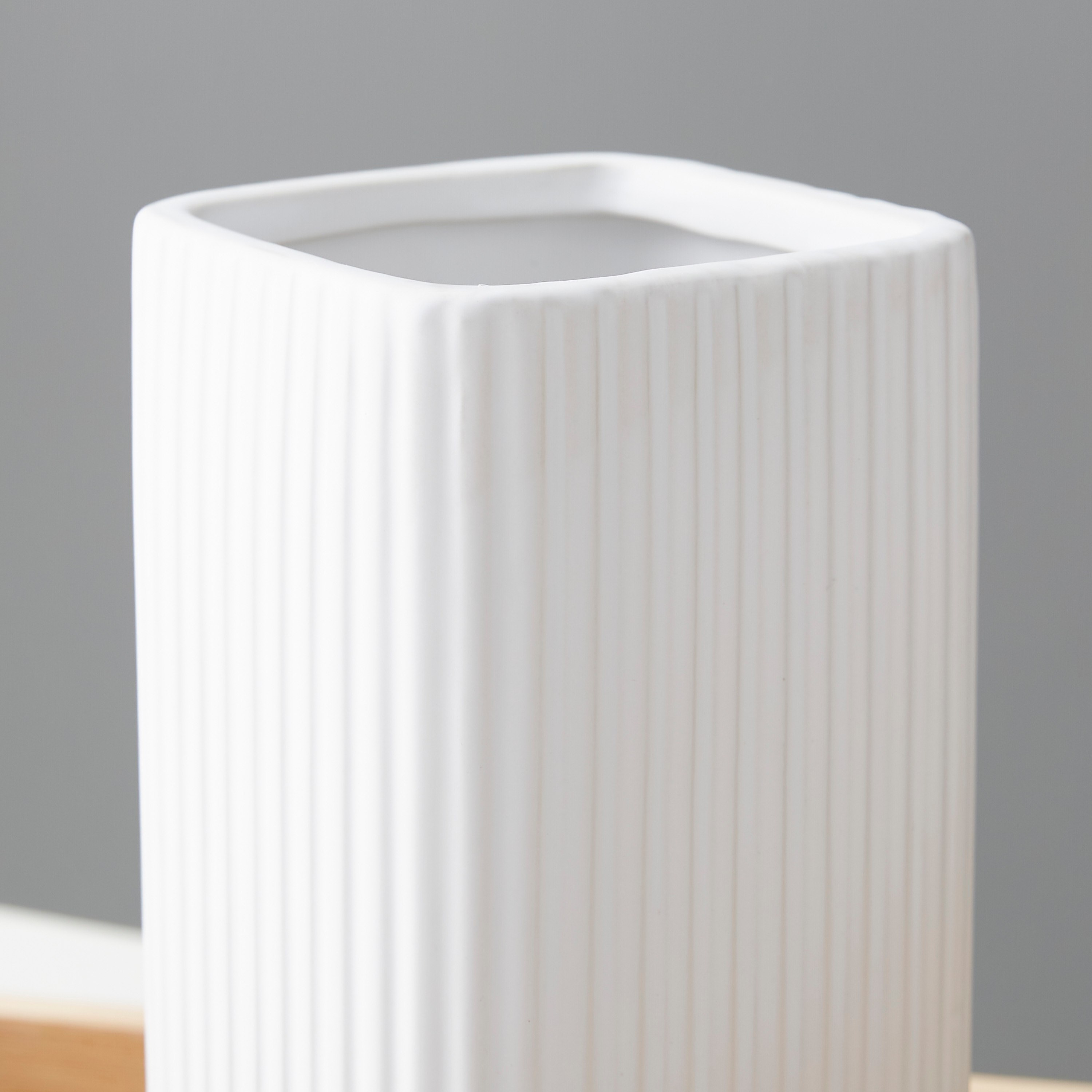مزهرية سيراميك مكعبة مضلعة من سانسا - 10.5x10.5x20 سم-hbxbedroom-decorandaccessories-vases-image-3
