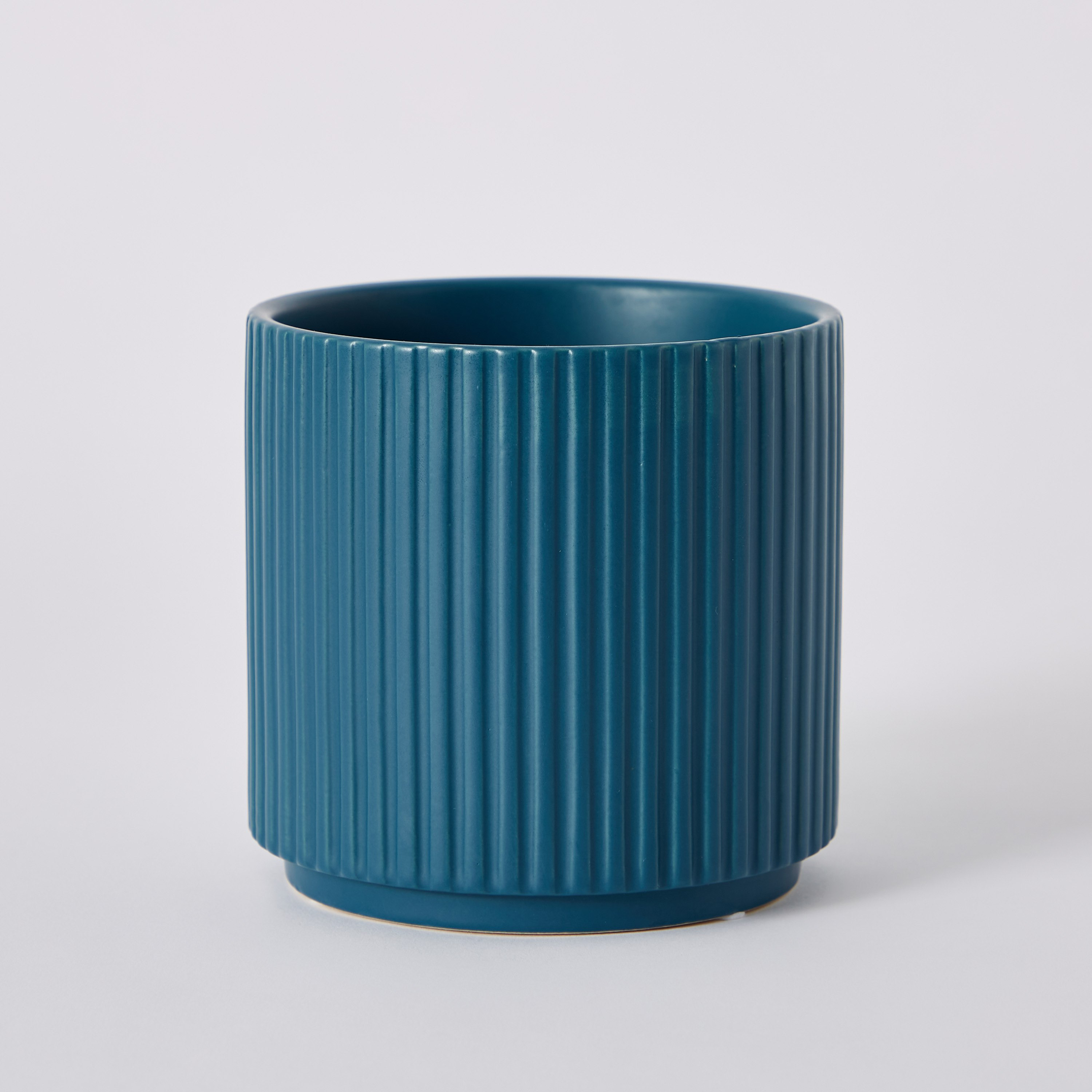 مزهرية سيراميك مضلّعة بحامل من سانسا - 14x14x12.5 سم-hbxbedroom-decorandaccessories-vases-image-5